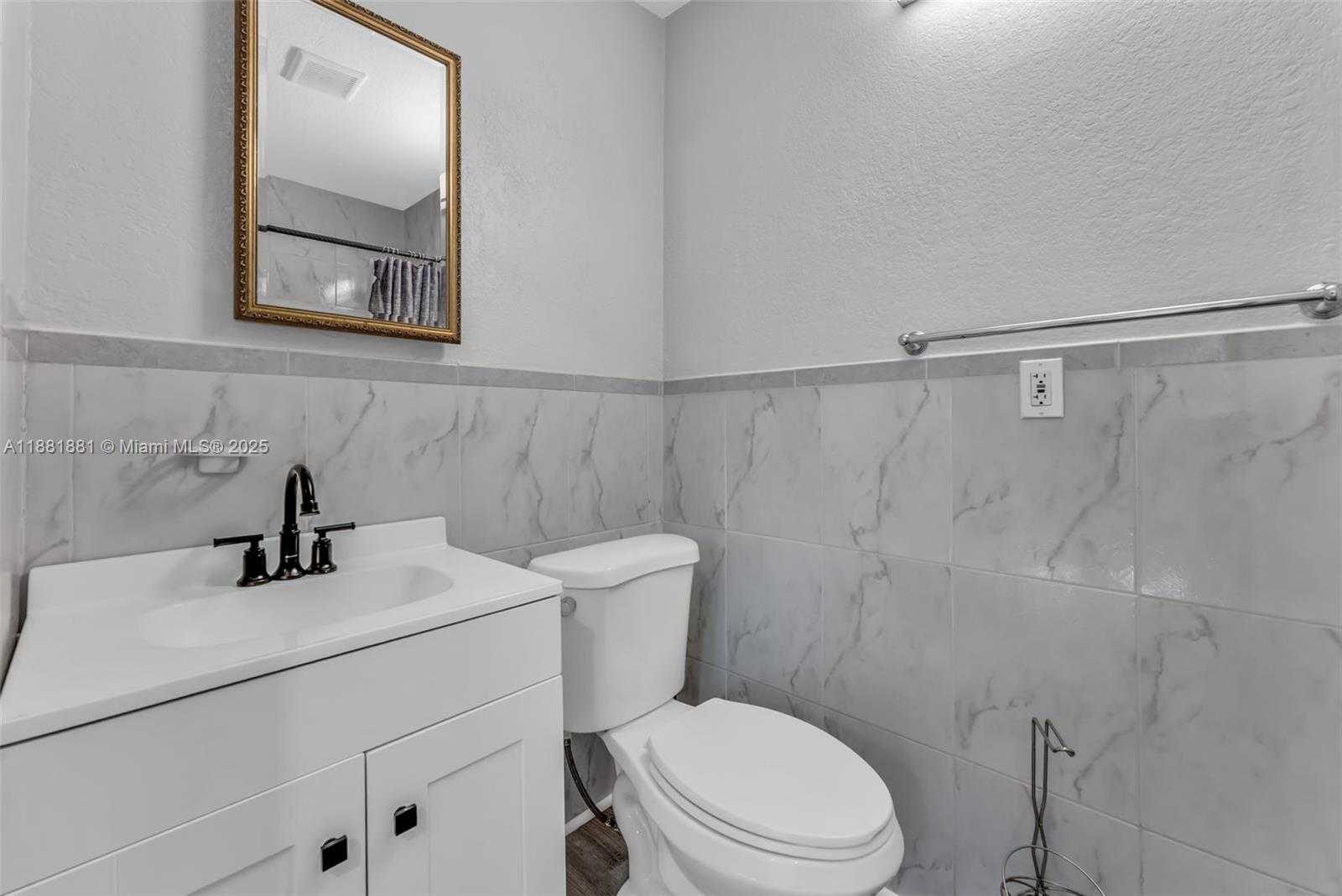 Small Image of 2831 MONROE ST, Hollywood Number 10