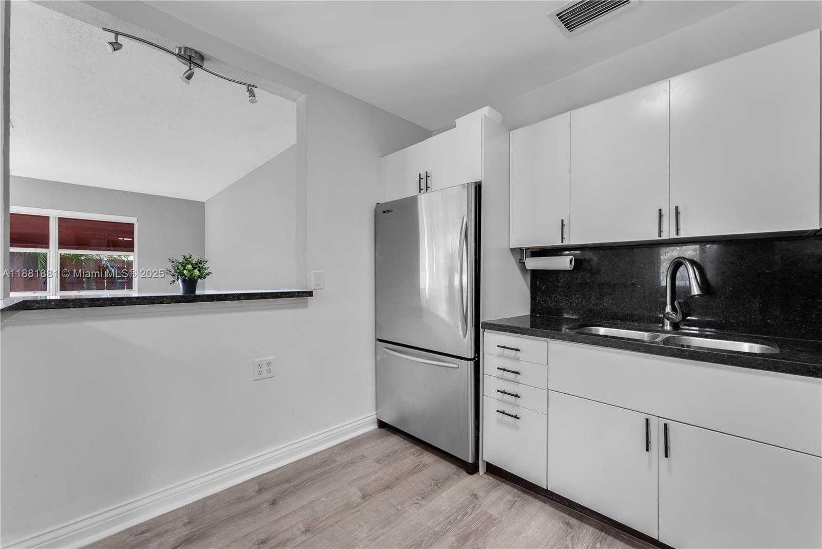 Small Image of 2831 MONROE ST, Hollywood Number 24