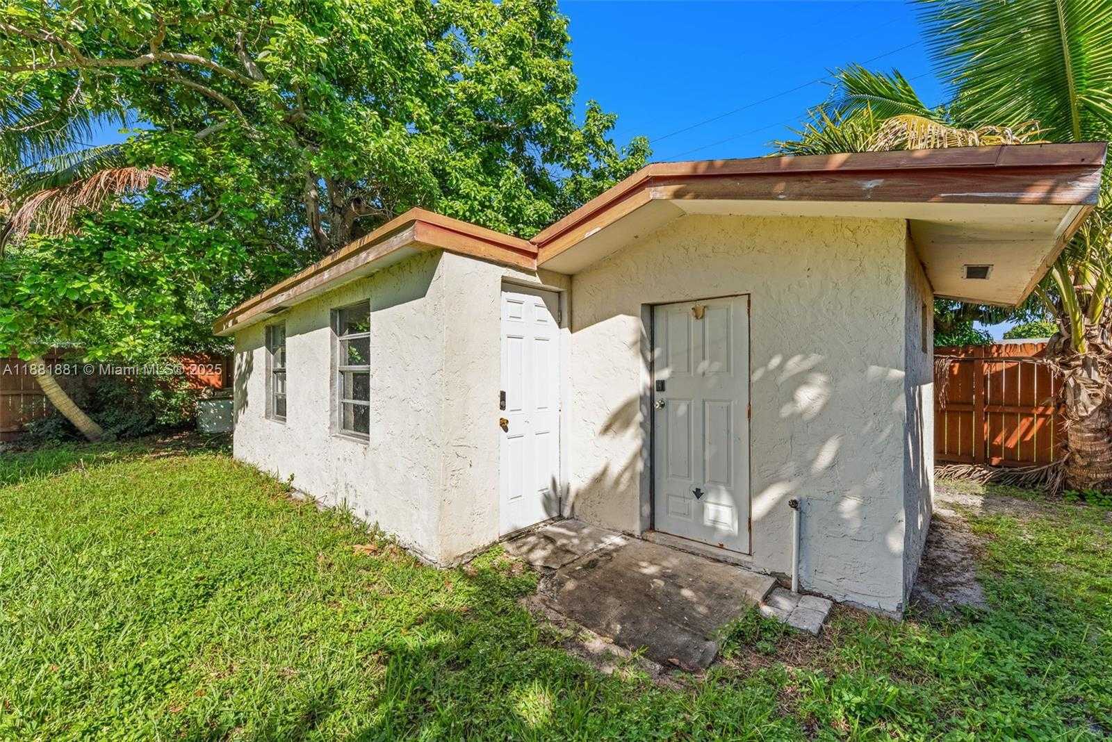 Small Image of 2831 MONROE ST, Hollywood Number 30