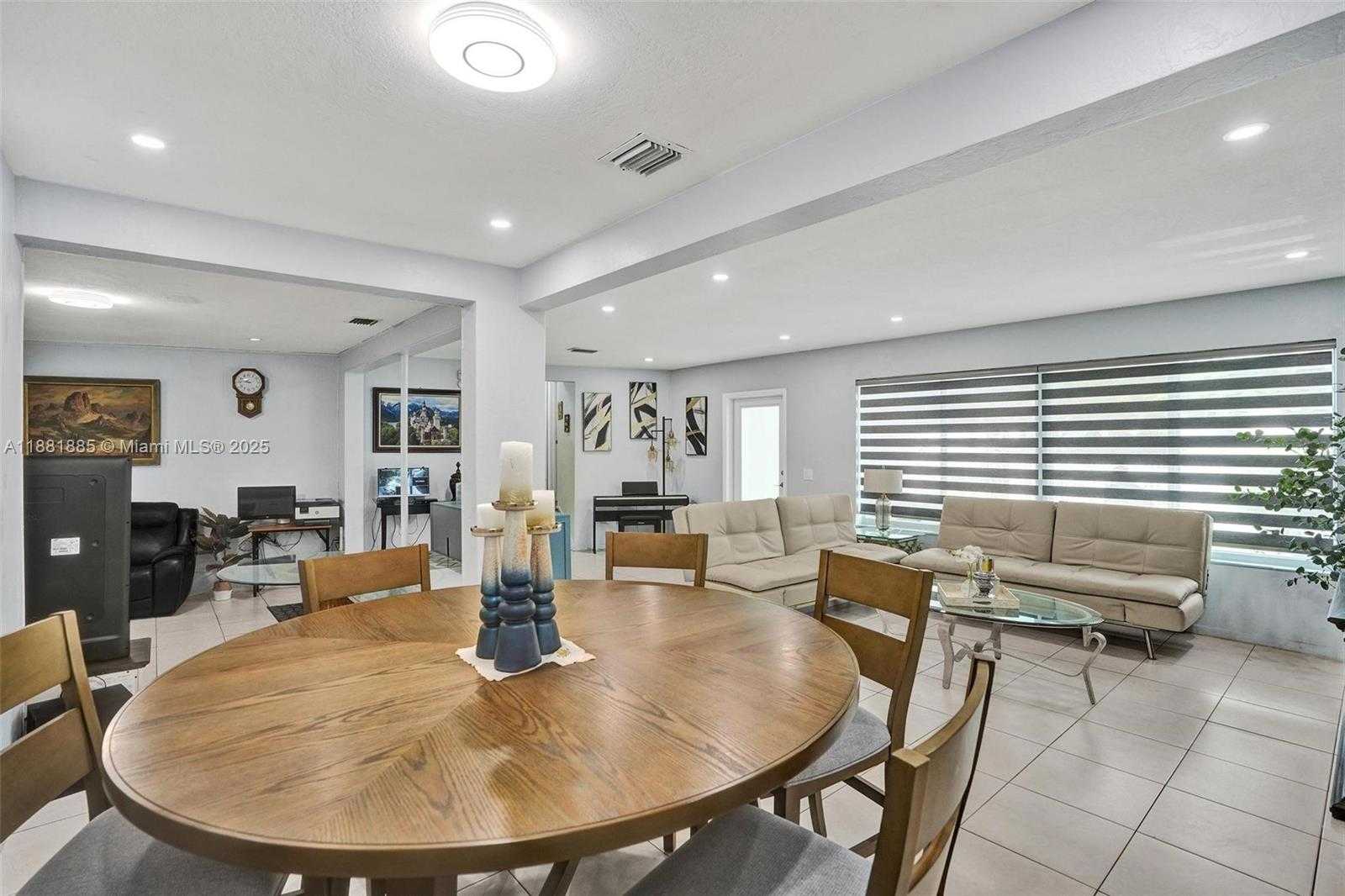Small Image of 12585 NORTH EAST MIAMI CT, North Miami Number 11