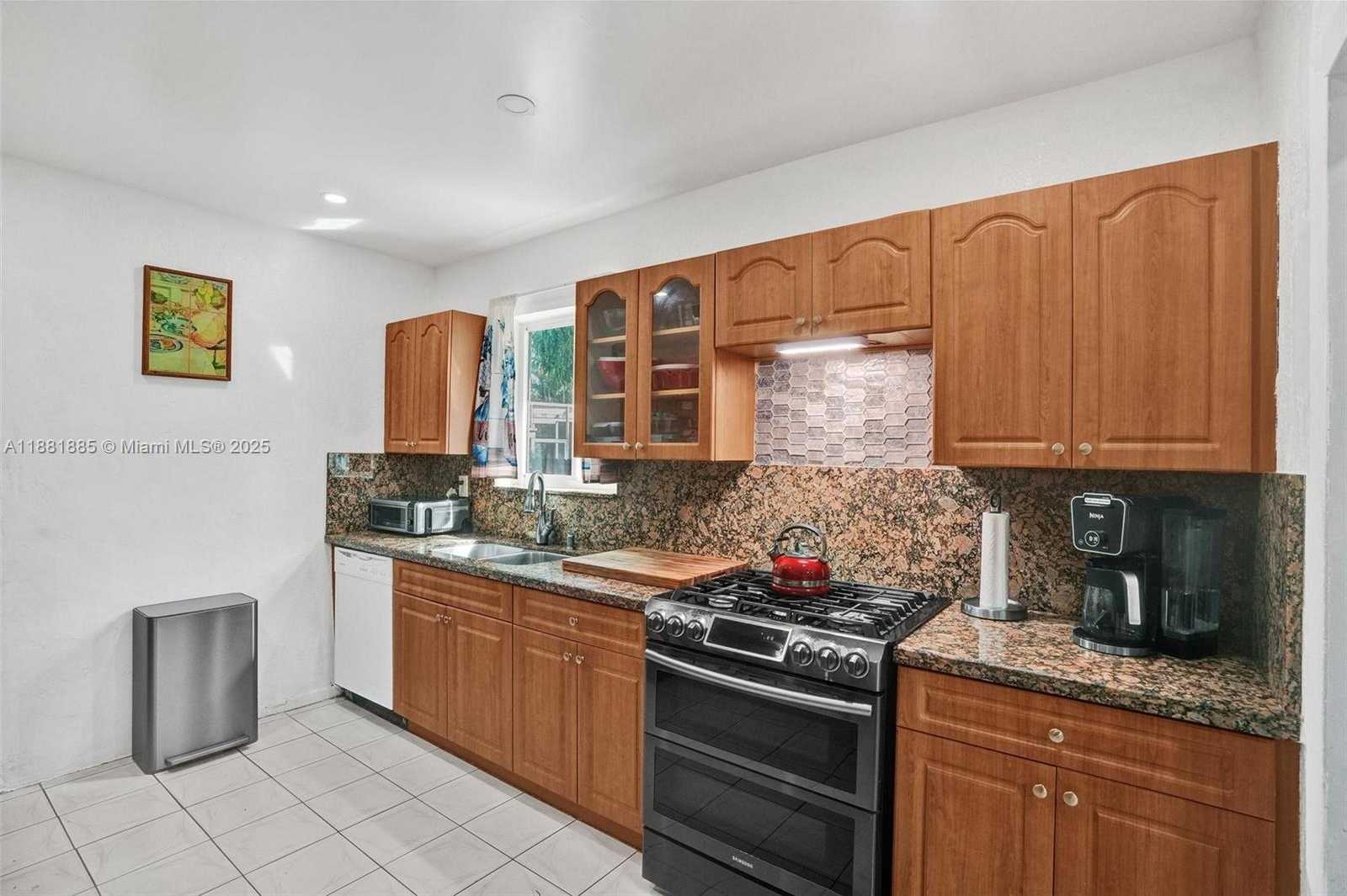 Small Image of 12585 NORTH EAST MIAMI CT, North Miami Number 14