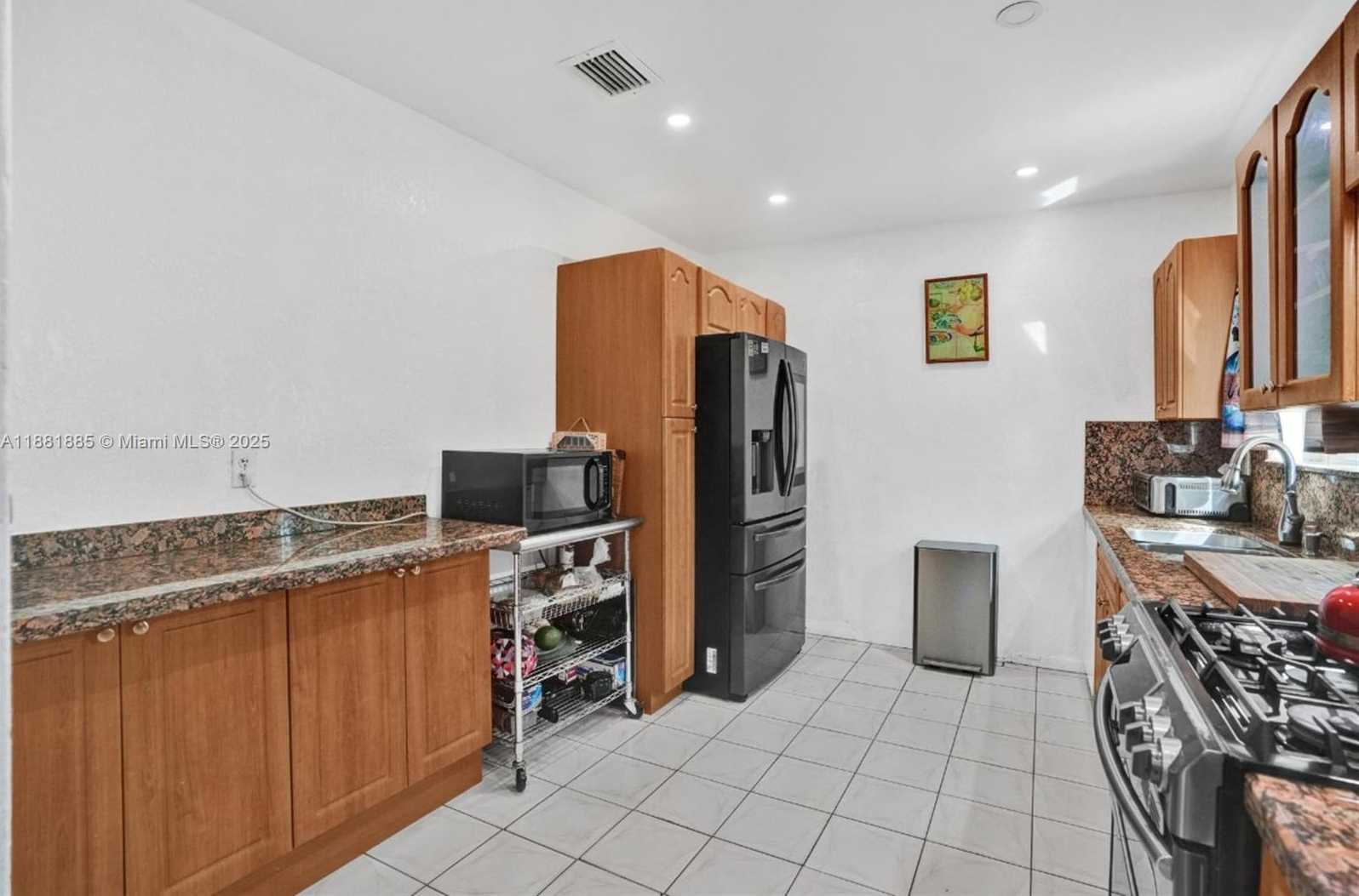 Small Image of 12585 NORTH EAST MIAMI CT, North Miami Number 16