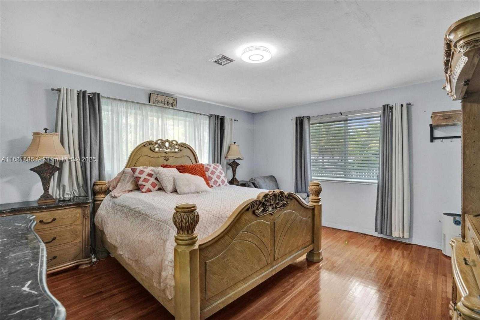 Small Image of 12585 NORTH EAST MIAMI CT, North Miami Number 17