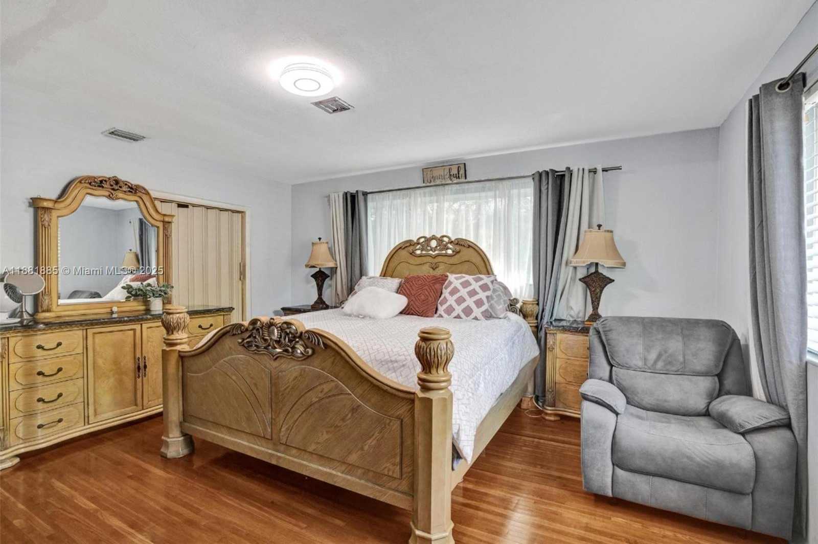 Small Image of 12585 NORTH EAST MIAMI CT, North Miami Number 18