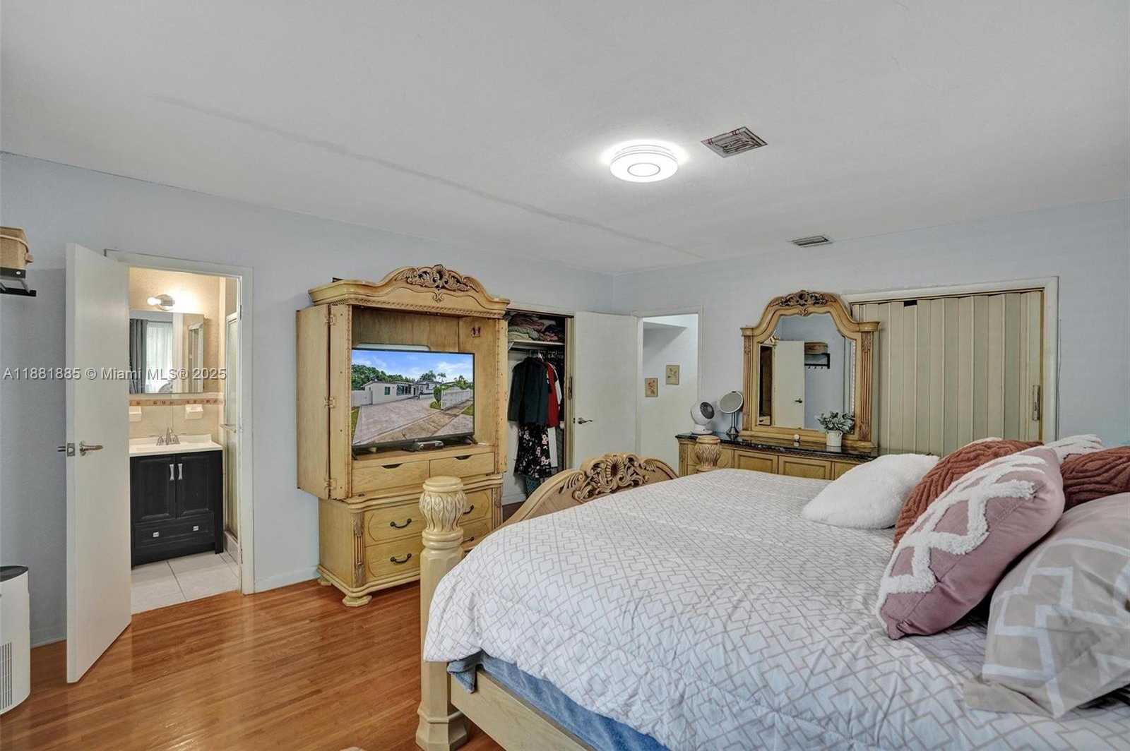 Small Image of 12585 NORTH EAST MIAMI CT, North Miami Number 19