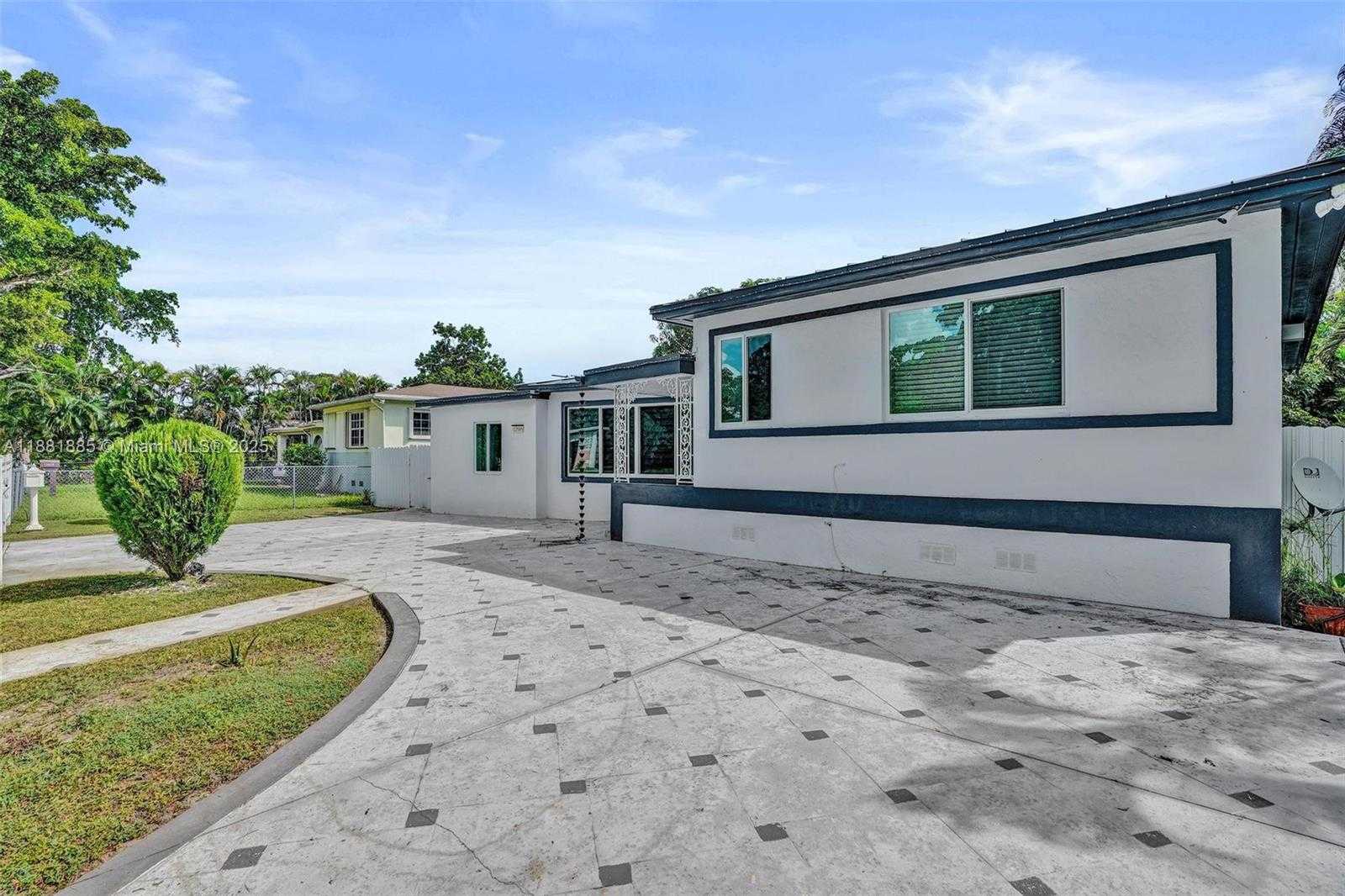 Small Image of 12585 NORTH EAST MIAMI CT, North Miami Number 2