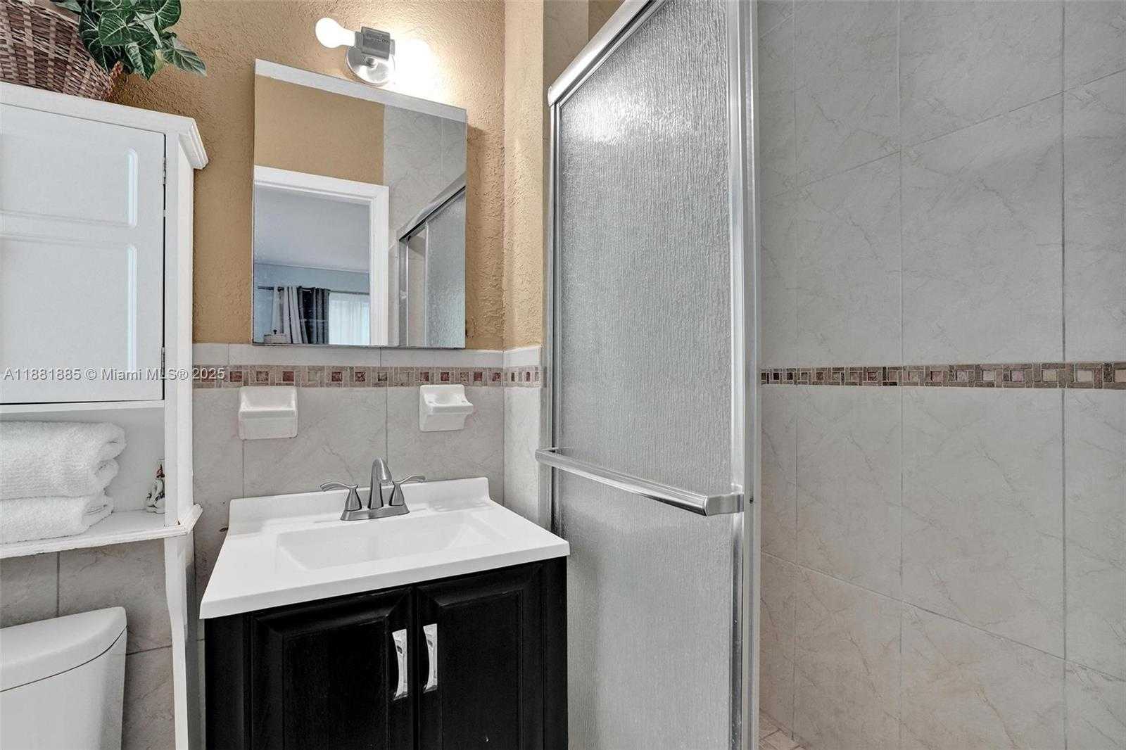 Small Image of 12585 NORTH EAST MIAMI CT, North Miami Number 21