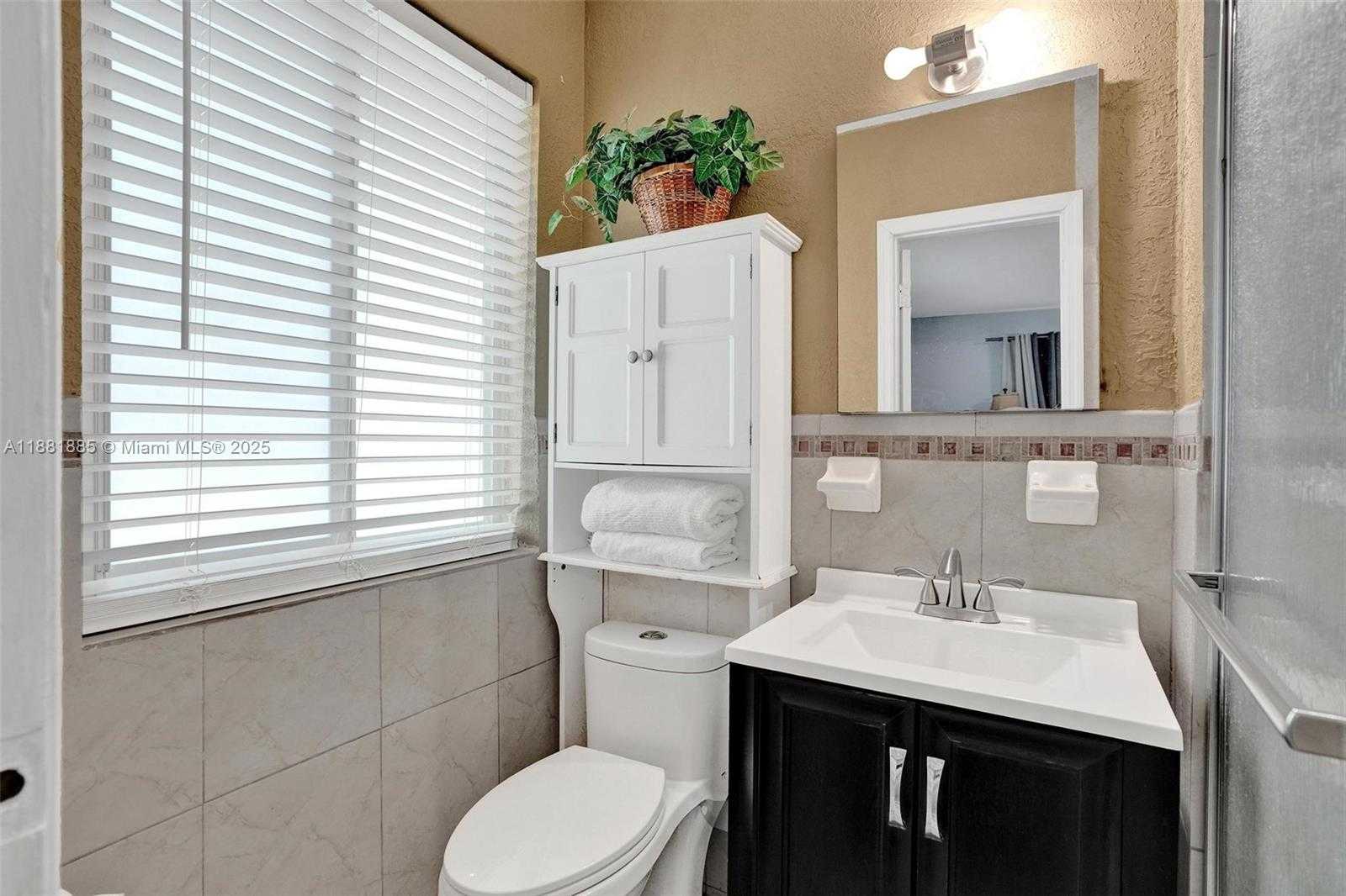 Small Image of 12585 NORTH EAST MIAMI CT, North Miami Number 22
