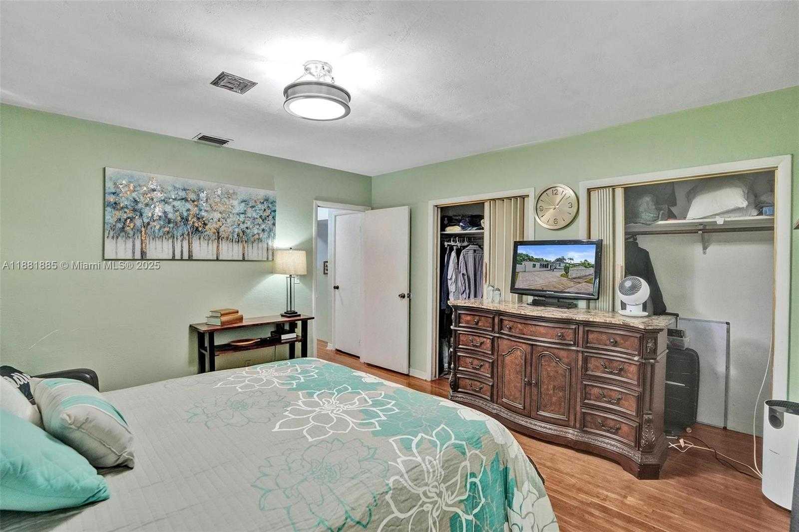 Small Image of 12585 NORTH EAST MIAMI CT, North Miami Number 23