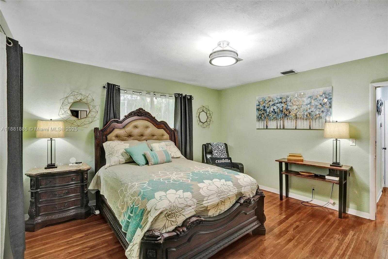 Small Image of 12585 NORTH EAST MIAMI CT, North Miami Number 24