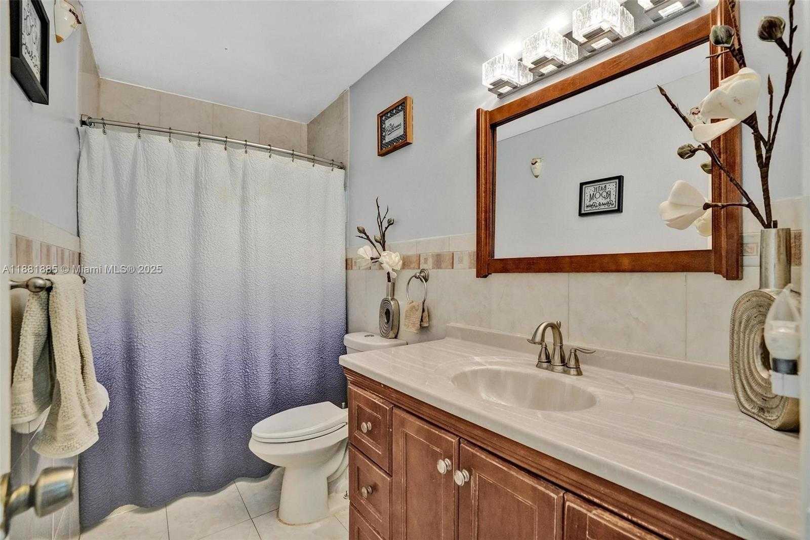 Small Image of 12585 NORTH EAST MIAMI CT, North Miami Number 26