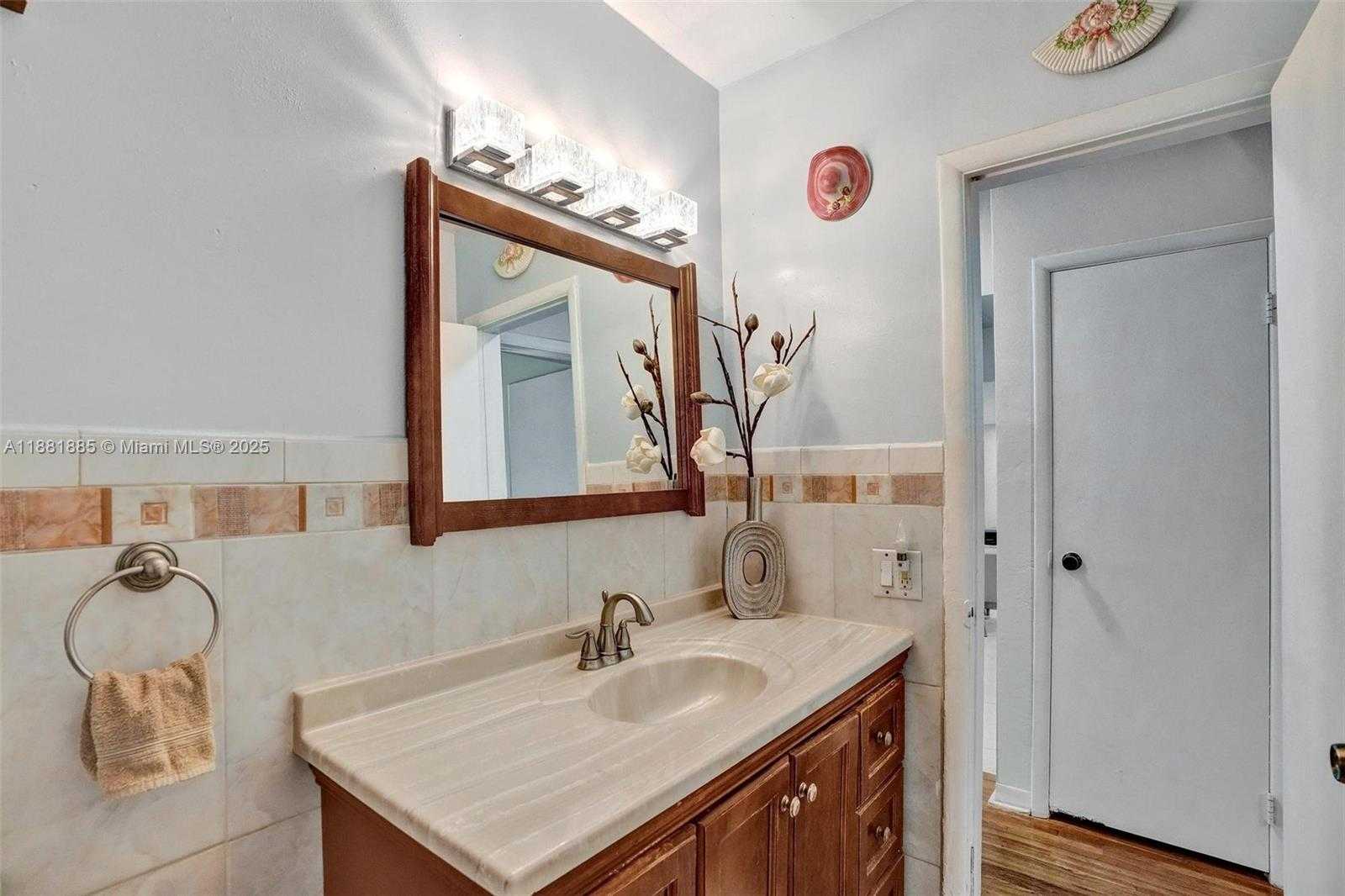 Small Image of 12585 NORTH EAST MIAMI CT, North Miami Number 27