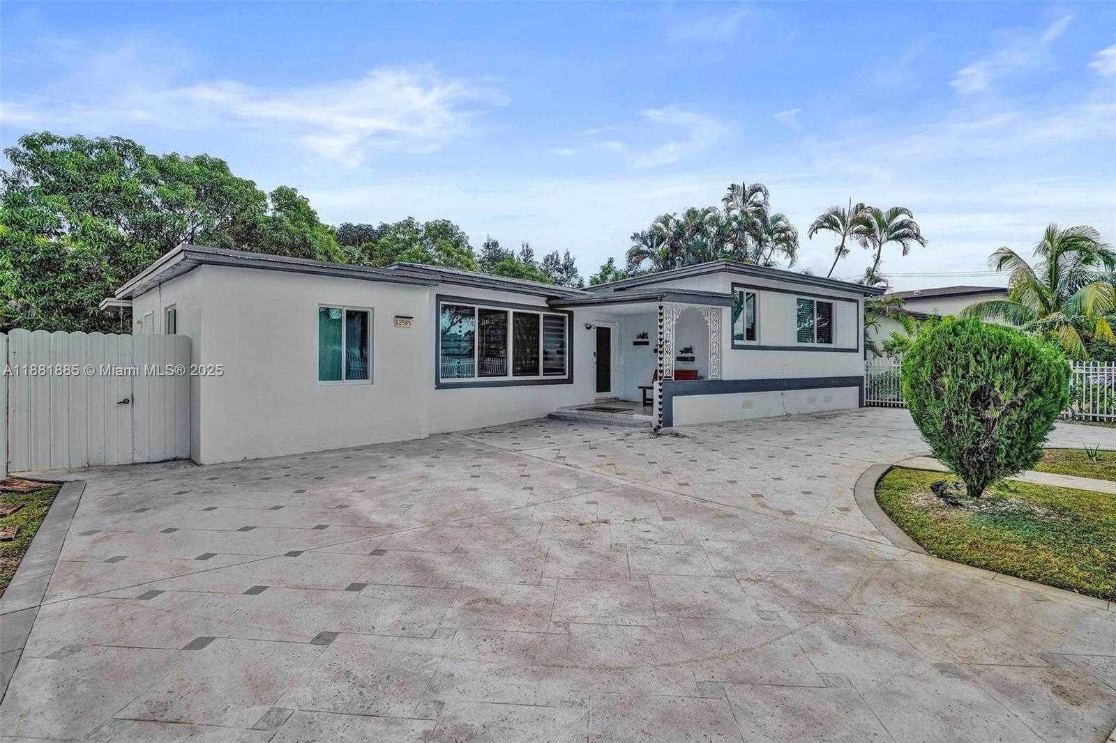 Small Image of 12585 NORTH EAST MIAMI CT, North Miami Number 3