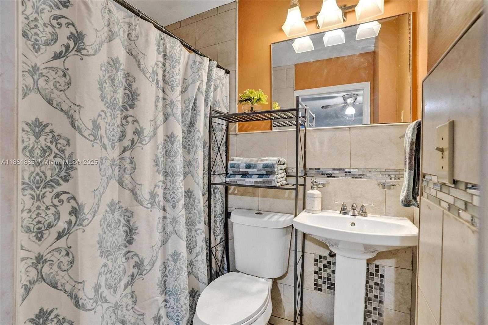 Small Image of 12585 NORTH EAST MIAMI CT, North Miami Number 31