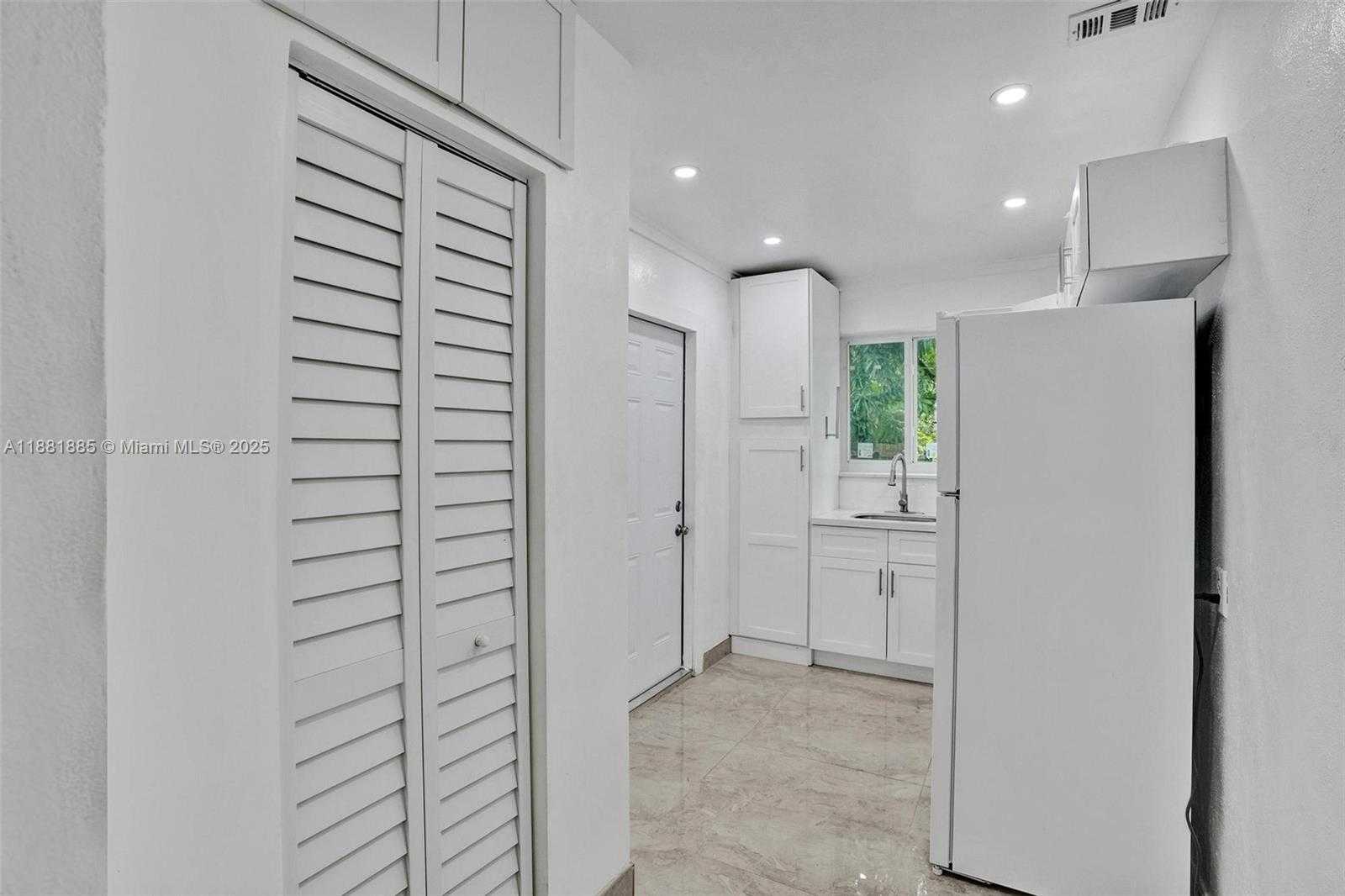Small Image of 12585 NORTH EAST MIAMI CT, North Miami Number 32