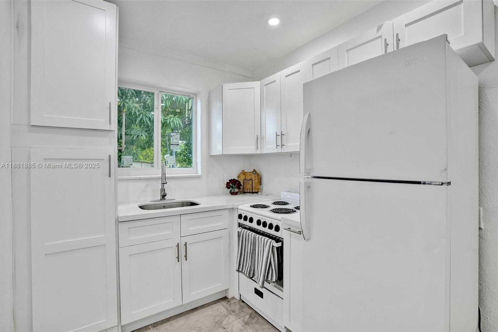 Small Image of 12585 NORTH EAST MIAMI CT, North Miami Number 33