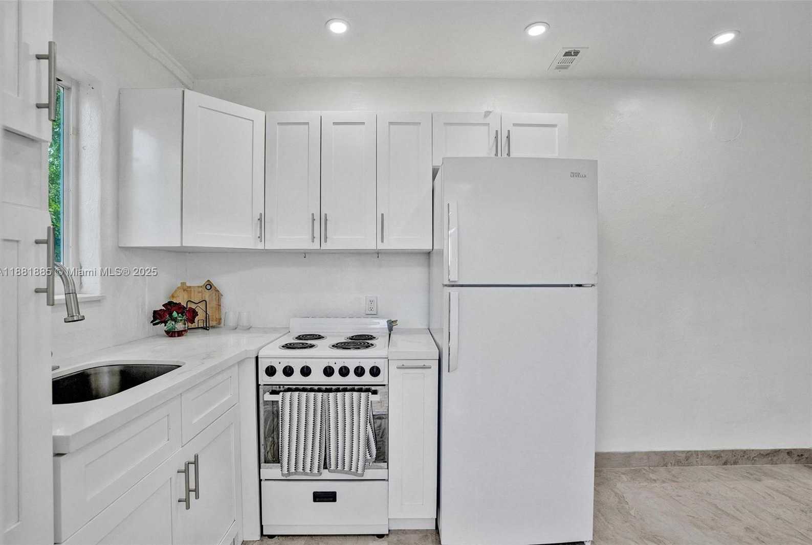 Small Image of 12585 NORTH EAST MIAMI CT, North Miami Number 34