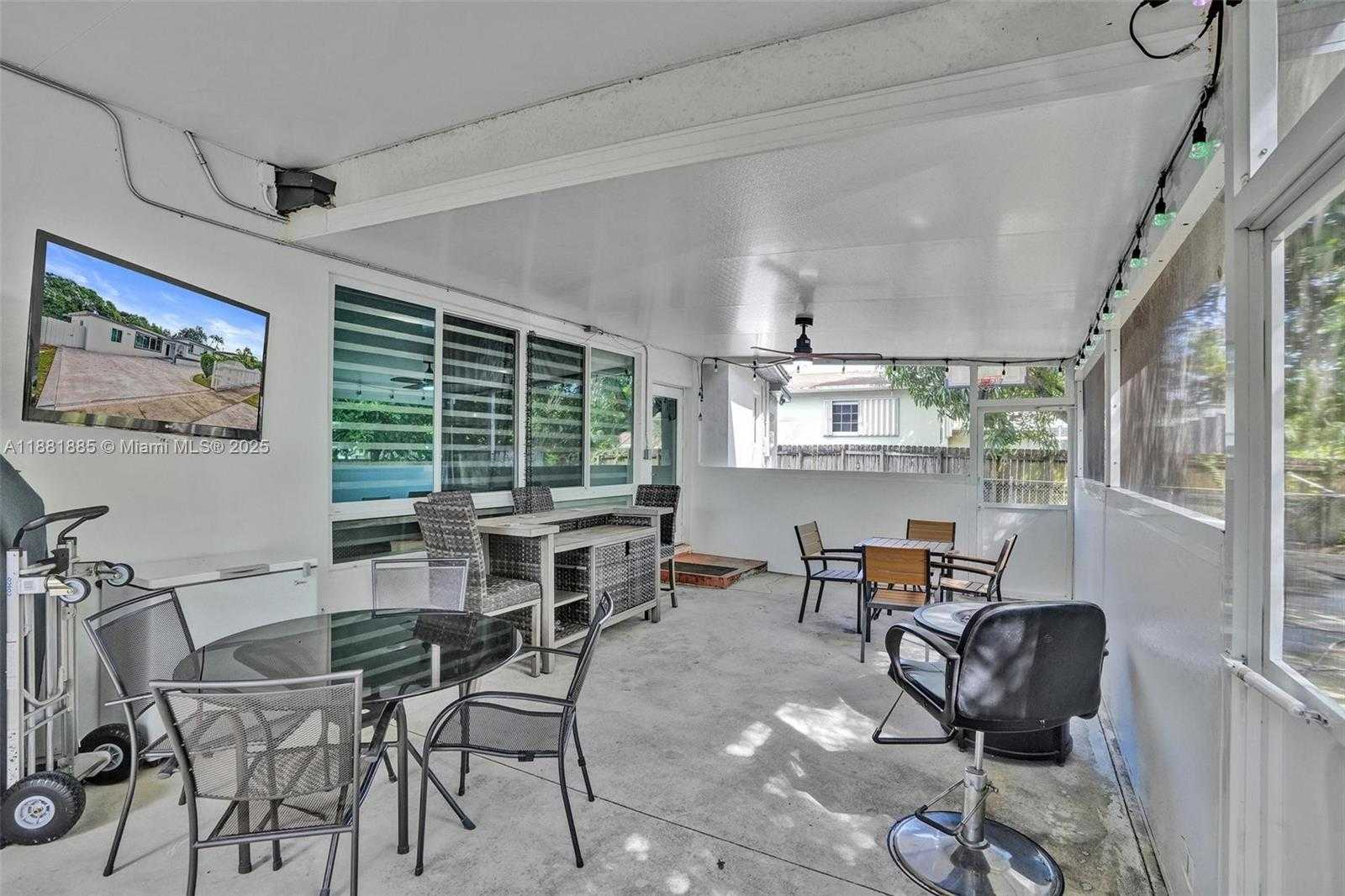 Small Image of 12585 NORTH EAST MIAMI CT, North Miami Number 37