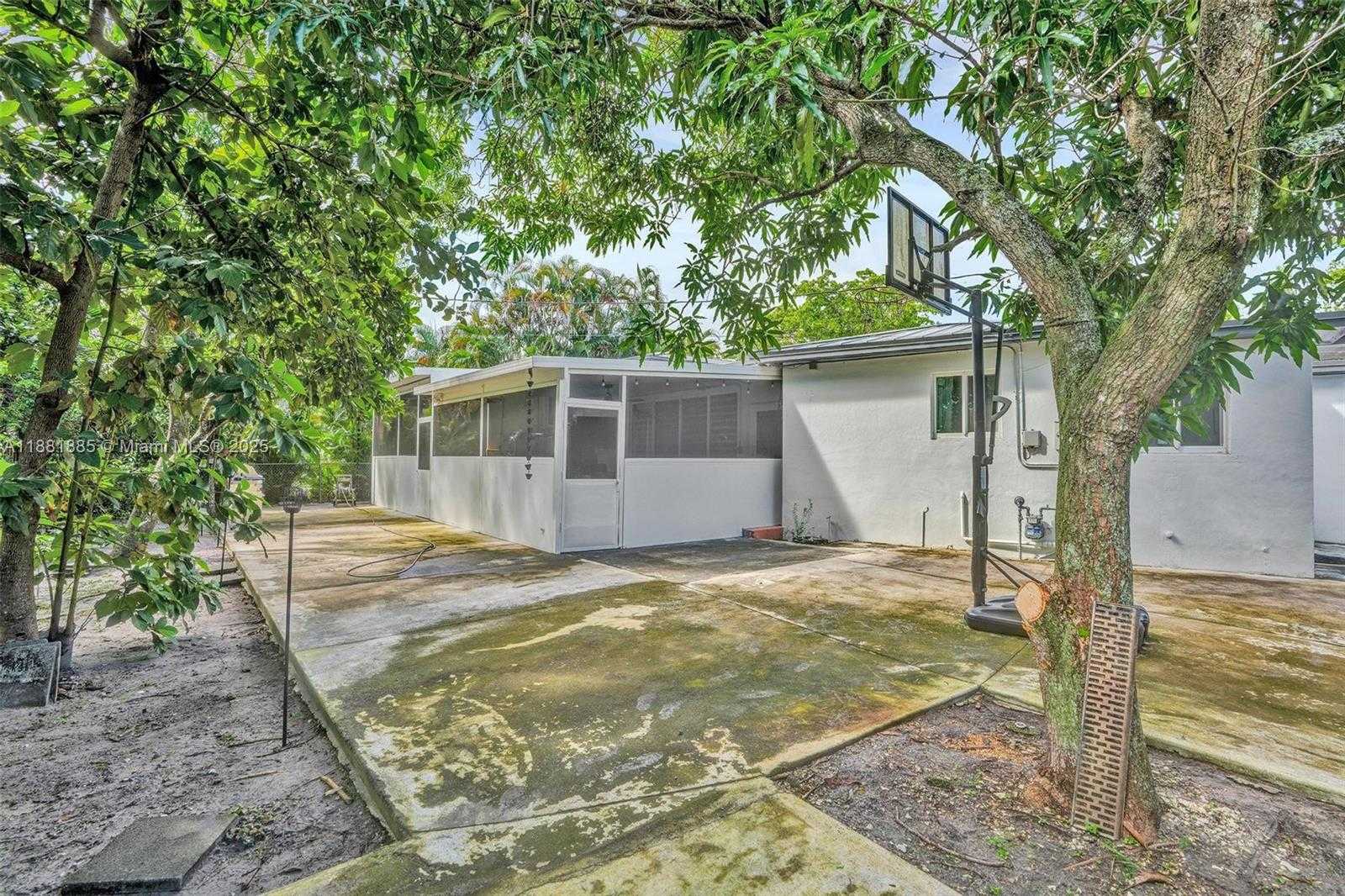 Small Image of 12585 NORTH EAST MIAMI CT, North Miami Number 38