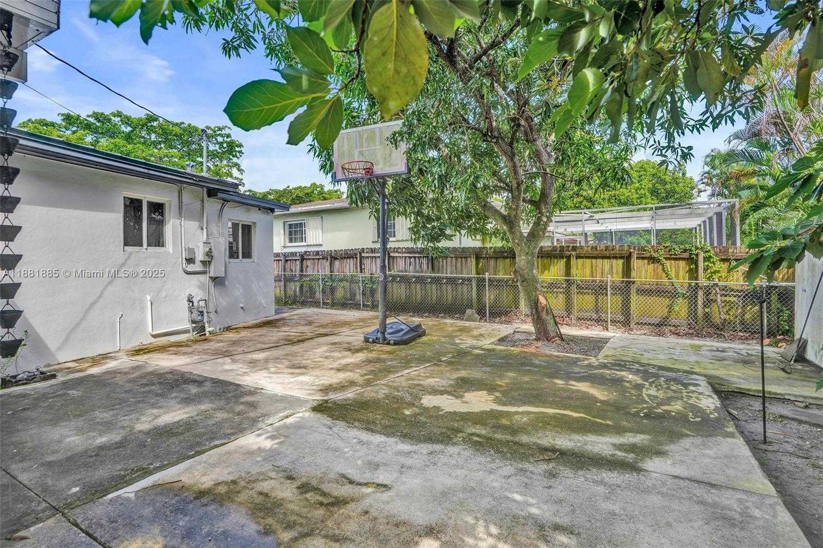 Small Image of 12585 NORTH EAST MIAMI CT, North Miami Number 39