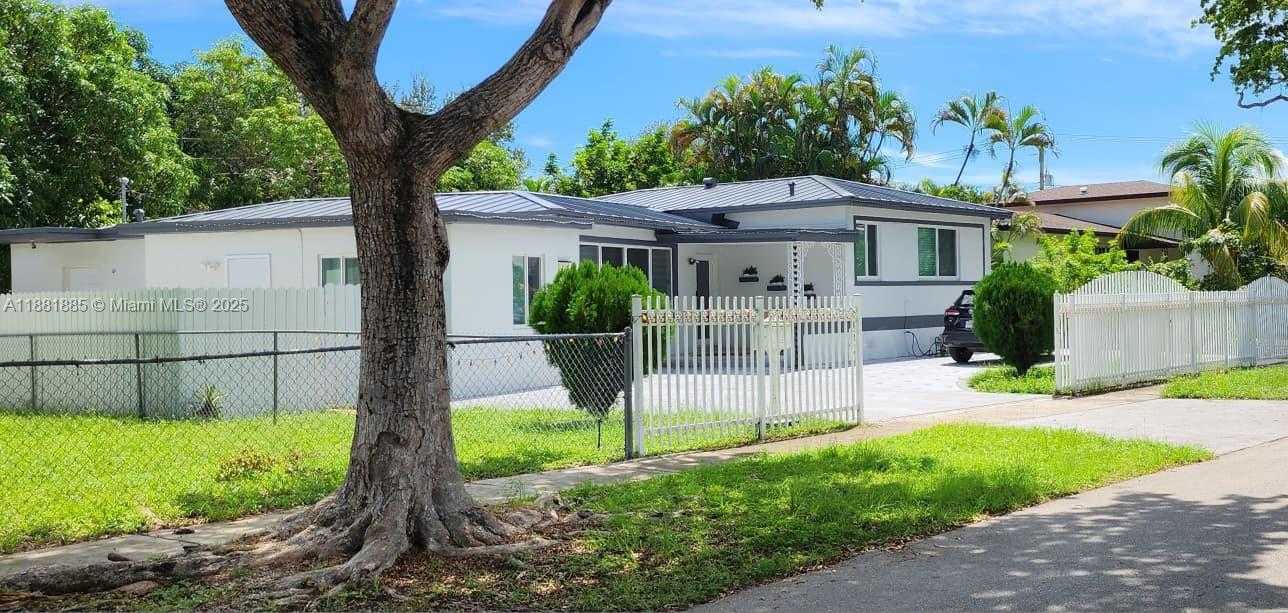 Small Image of 12585 NORTH EAST MIAMI CT, North Miami Number 4