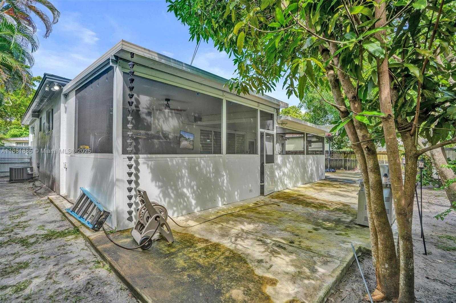 Small Image of 12585 NORTH EAST MIAMI CT, North Miami Number 41