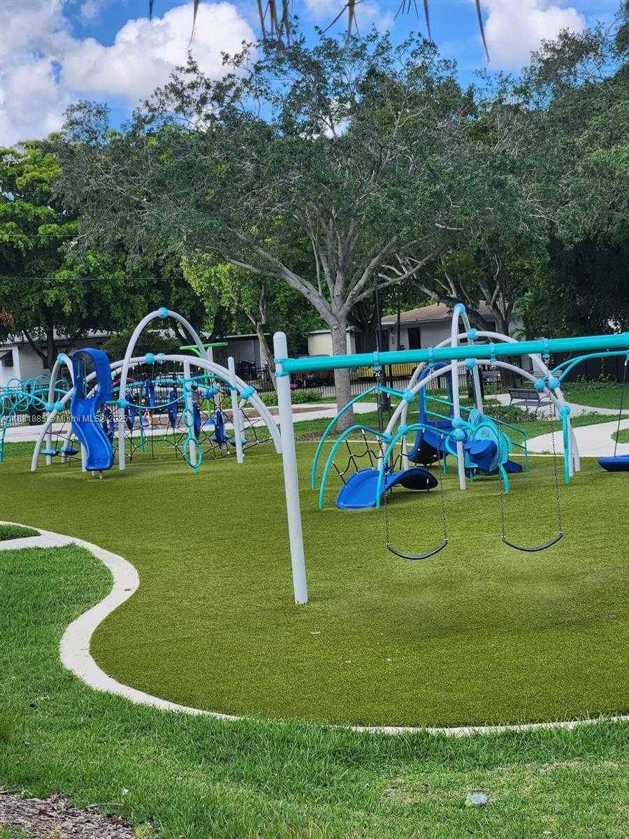 Small Image of 12585 NORTH EAST MIAMI CT, North Miami Number 45
