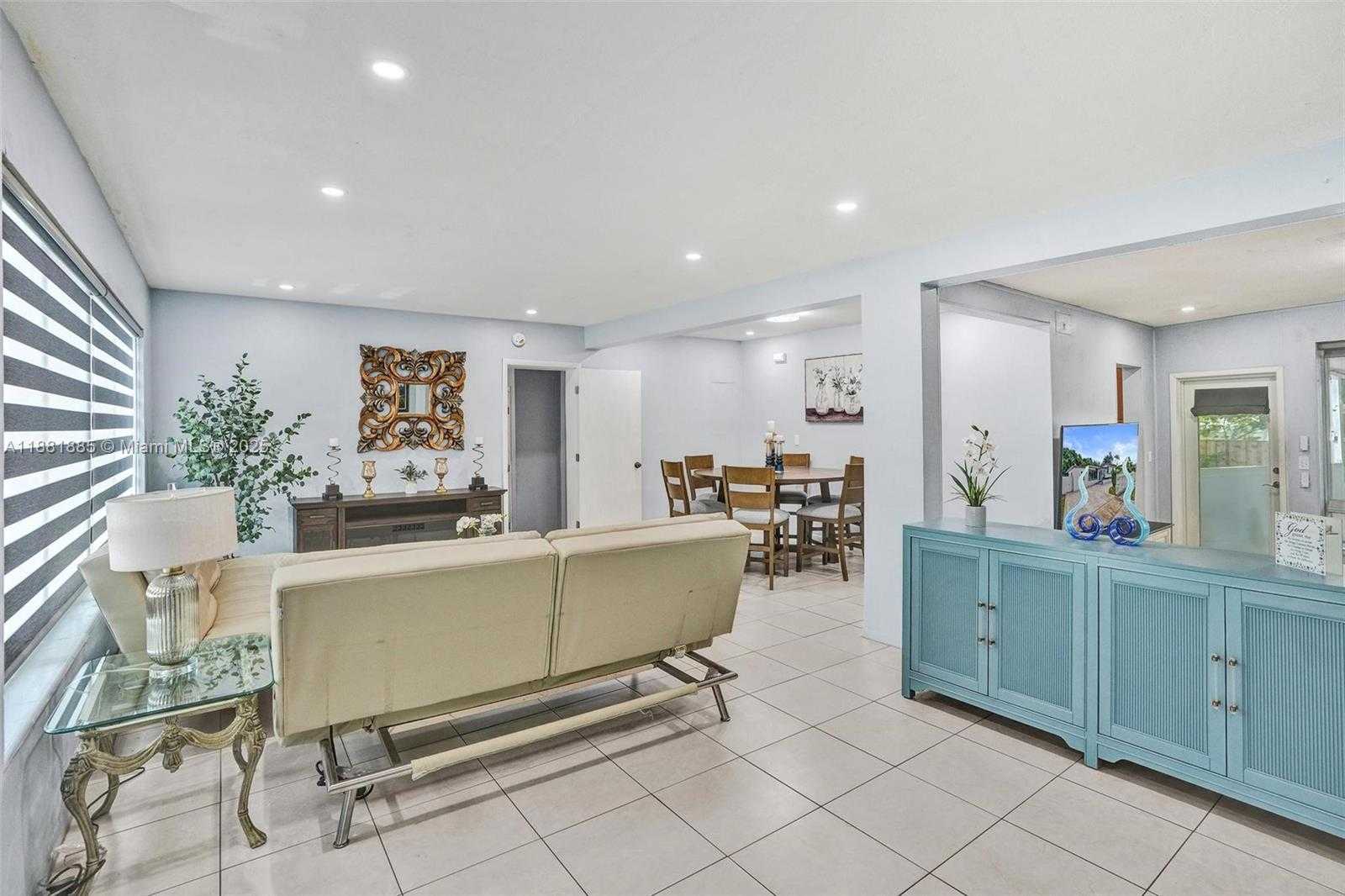 Small Image of 12585 NORTH EAST MIAMI CT, North Miami Number 8