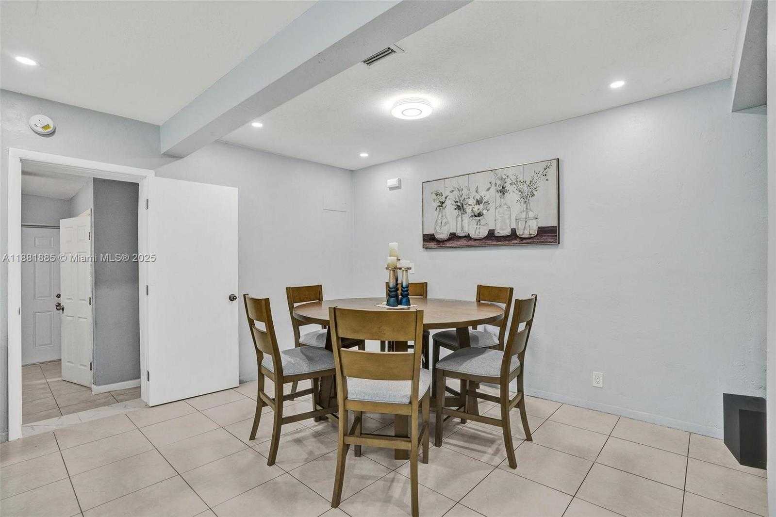 Small Image of 12585 NORTH EAST MIAMI CT, North Miami Number 9