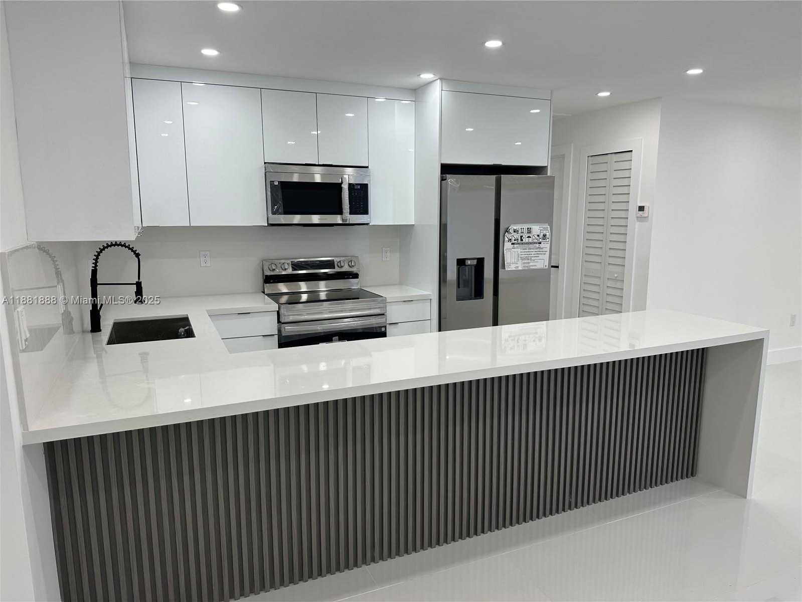 Small Image of 20181 NORTH WEST 14TH PL, Miami Gardens Number 11