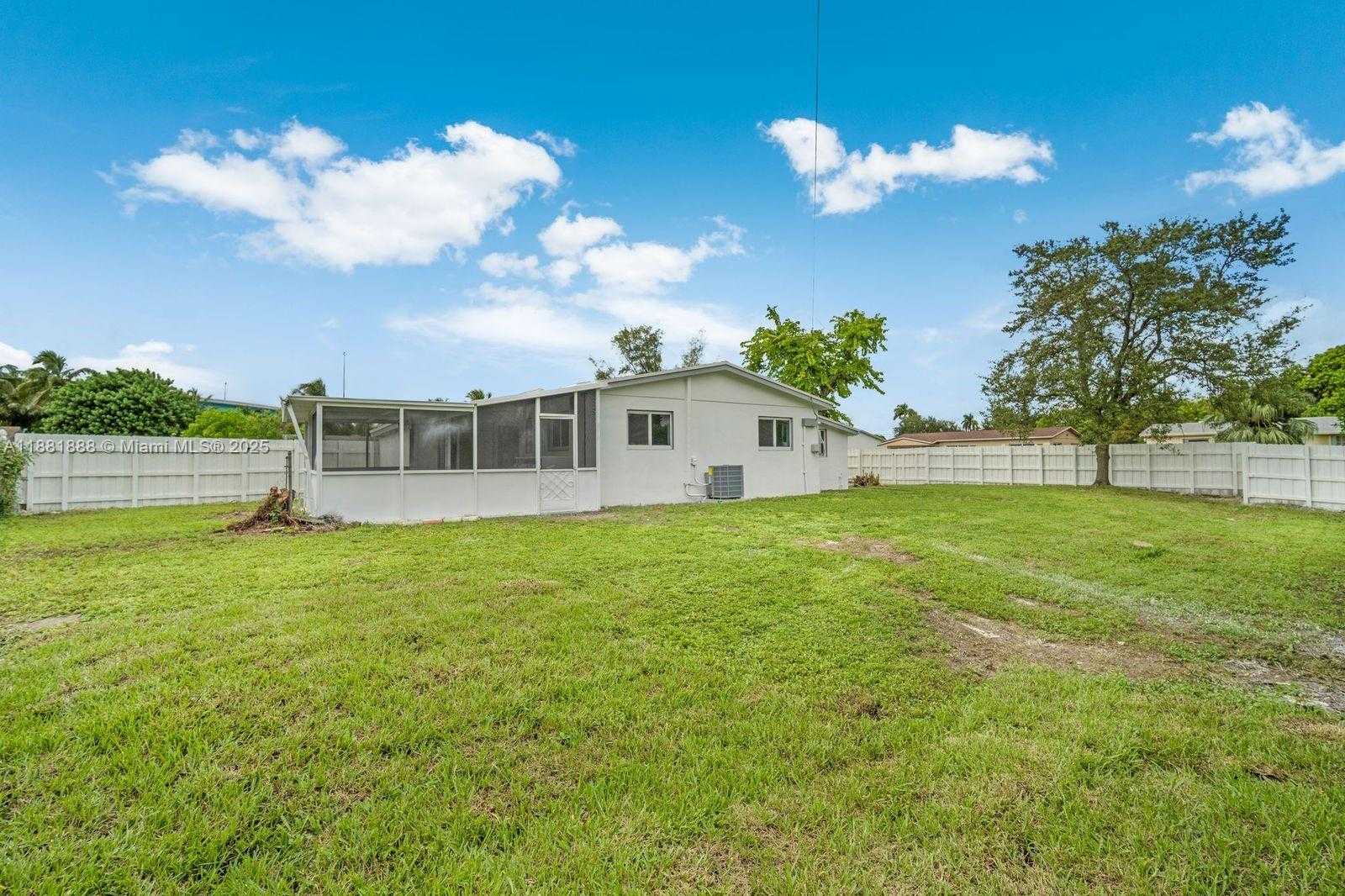 Small Image of 20181 NORTH WEST 14TH PL, Miami Gardens Number 23