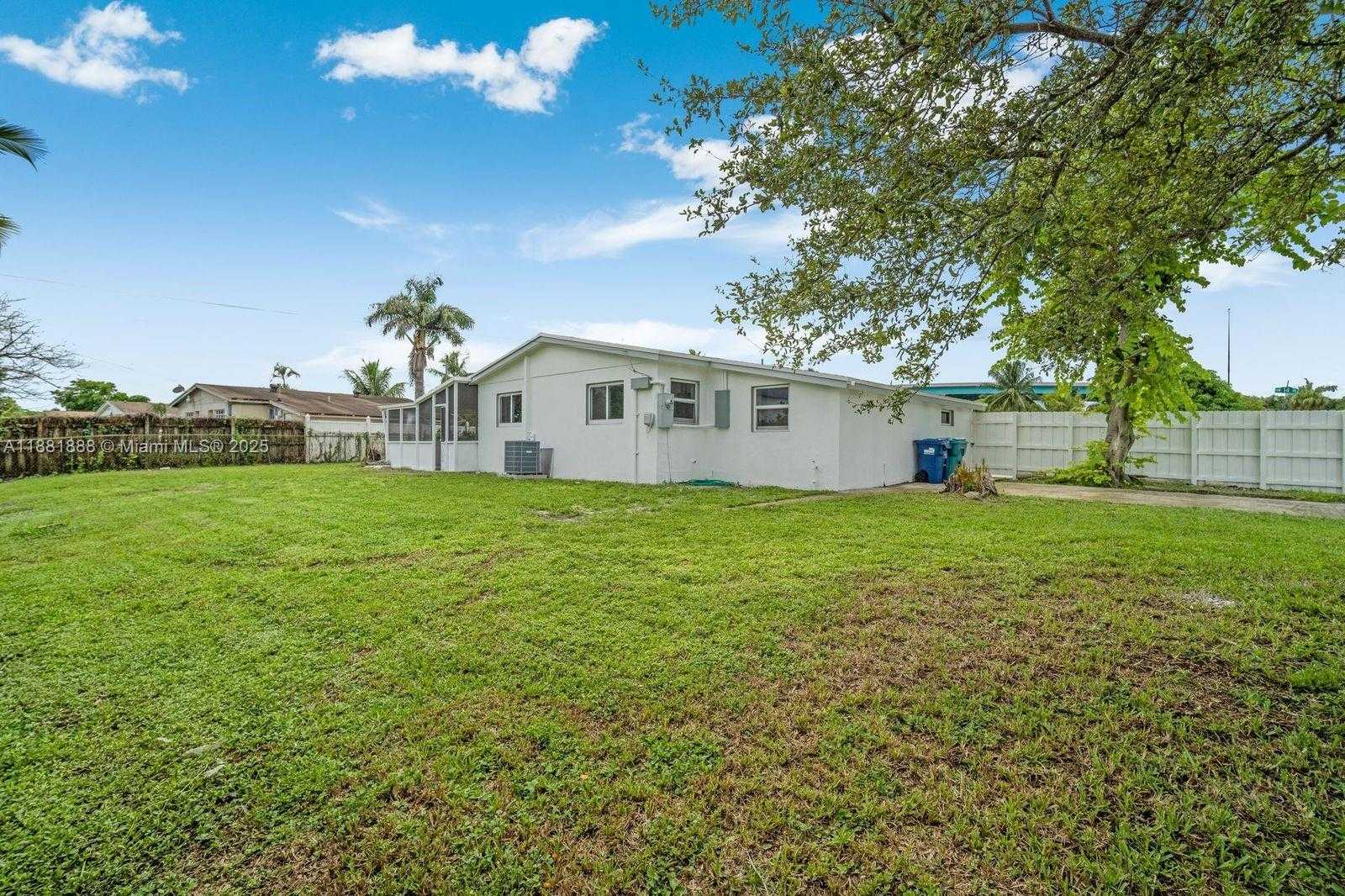 Small Image of 20181 NORTH WEST 14TH PL, Miami Gardens Number 24