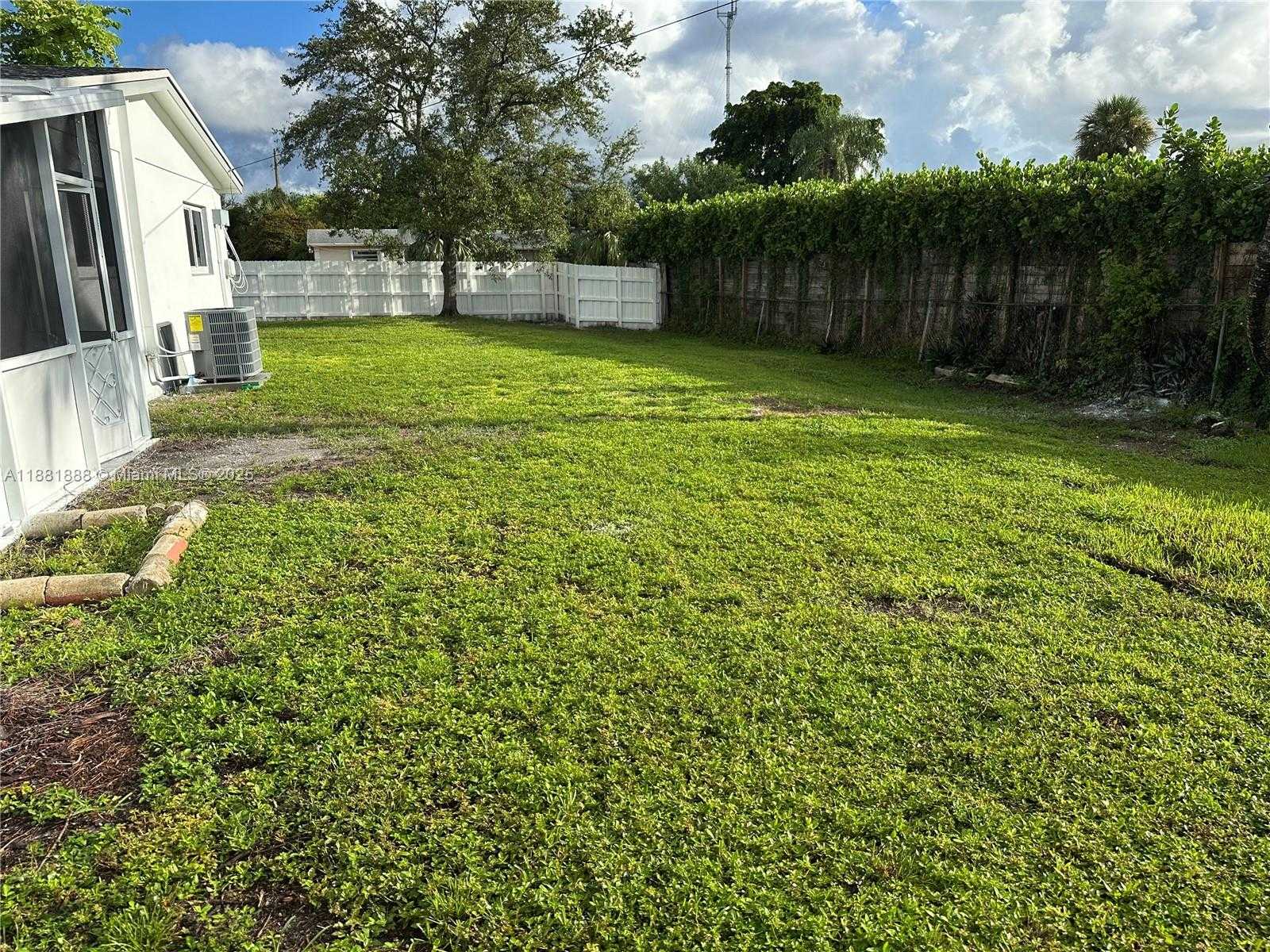 Small Image of 20181 NORTH WEST 14TH PL, Miami Gardens Number 26