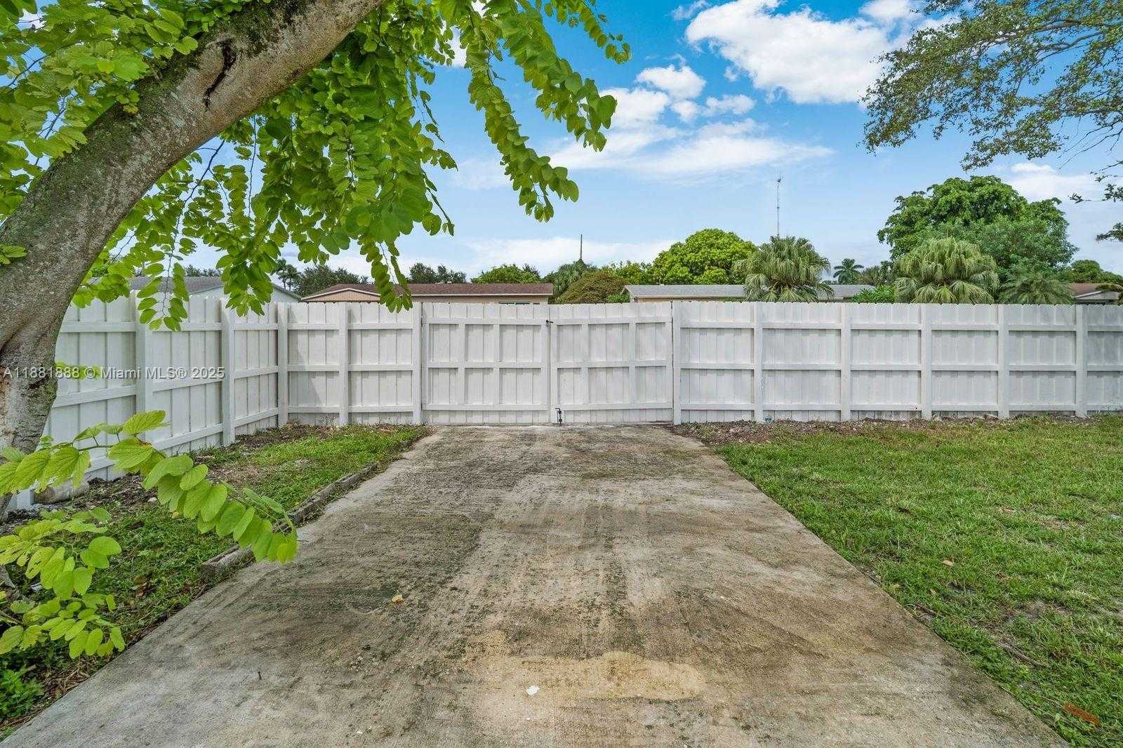 Small Image of 20181 NORTH WEST 14TH PL, Miami Gardens Number 28