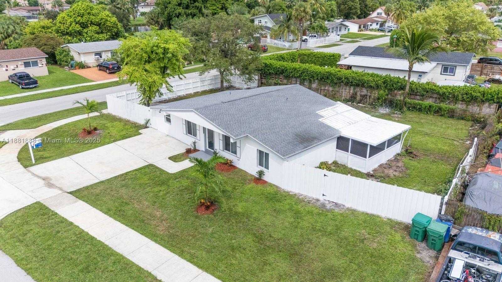 Small Image of 20181 NORTH WEST 14TH PL, Miami Gardens Number 31