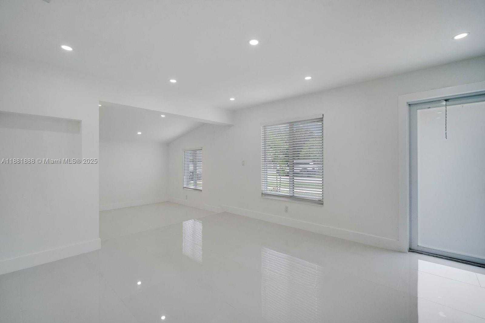 Small Image of 20181 NORTH WEST 14TH PL, Miami Gardens Number 5