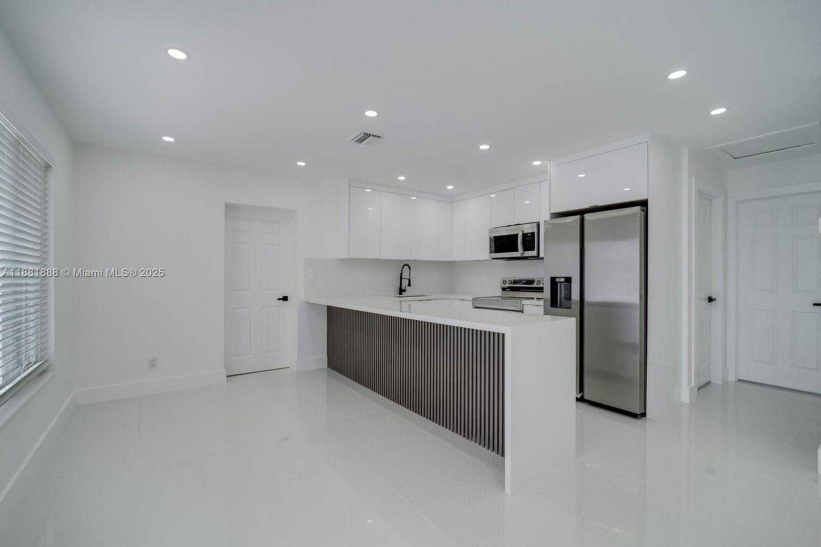 Small Image of 20181 NORTH WEST 14TH PL, Miami Gardens Number 7