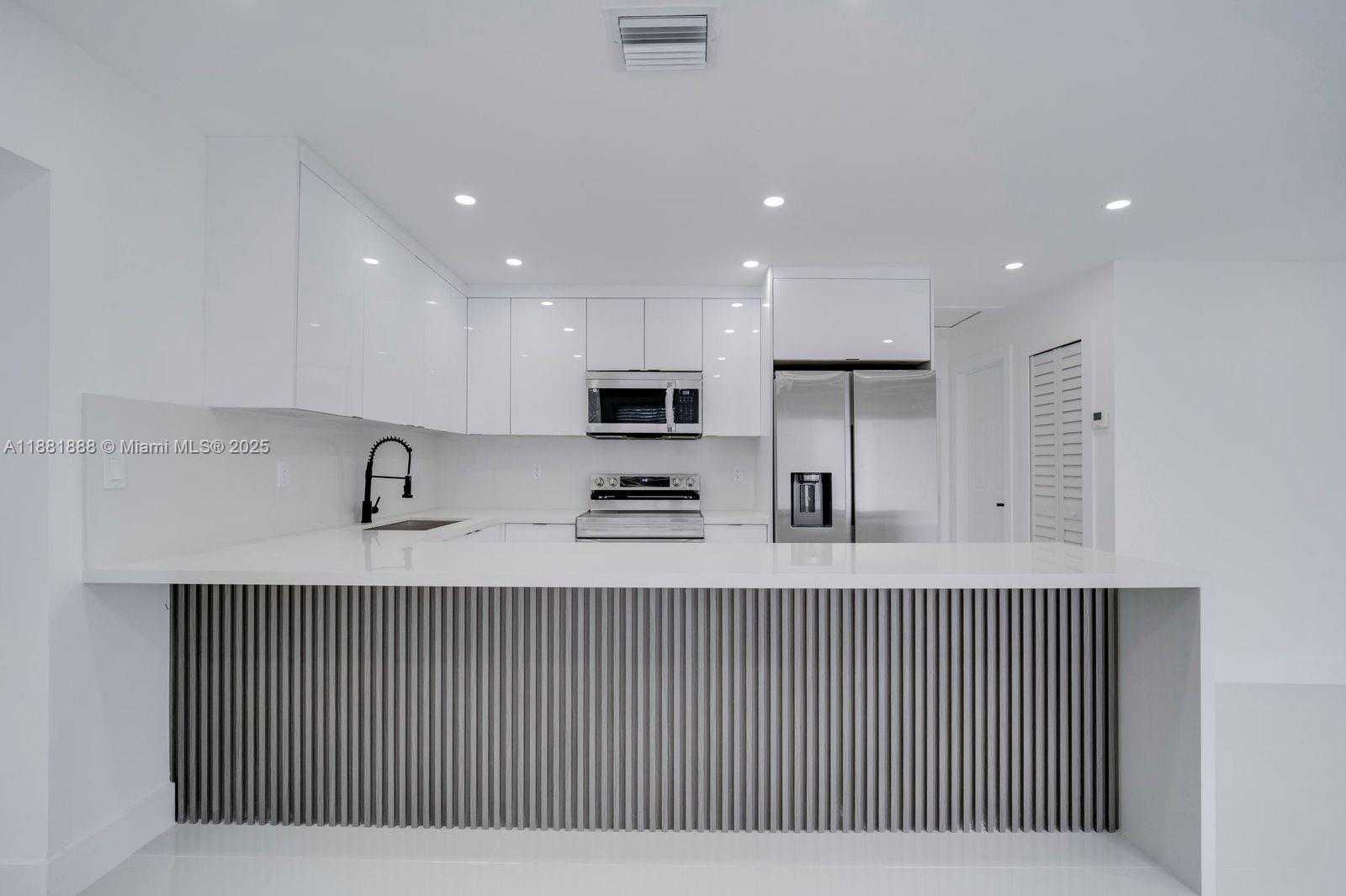Small Image of 20181 NORTH WEST 14TH PL, Miami Gardens Number 9