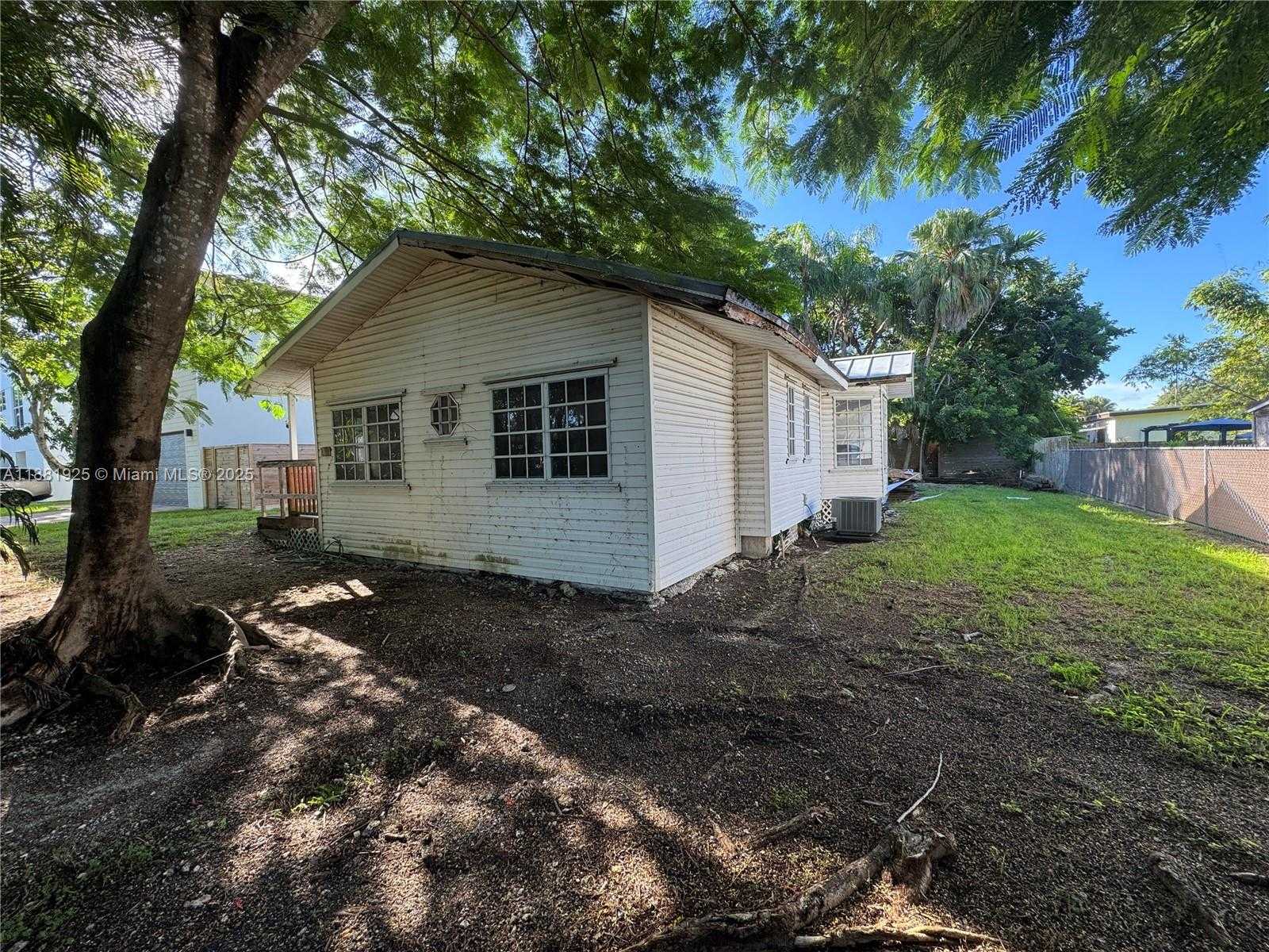 Small Image of 8920 SOUTH WEST 157TH ST, Palmetto Bay Number 2
