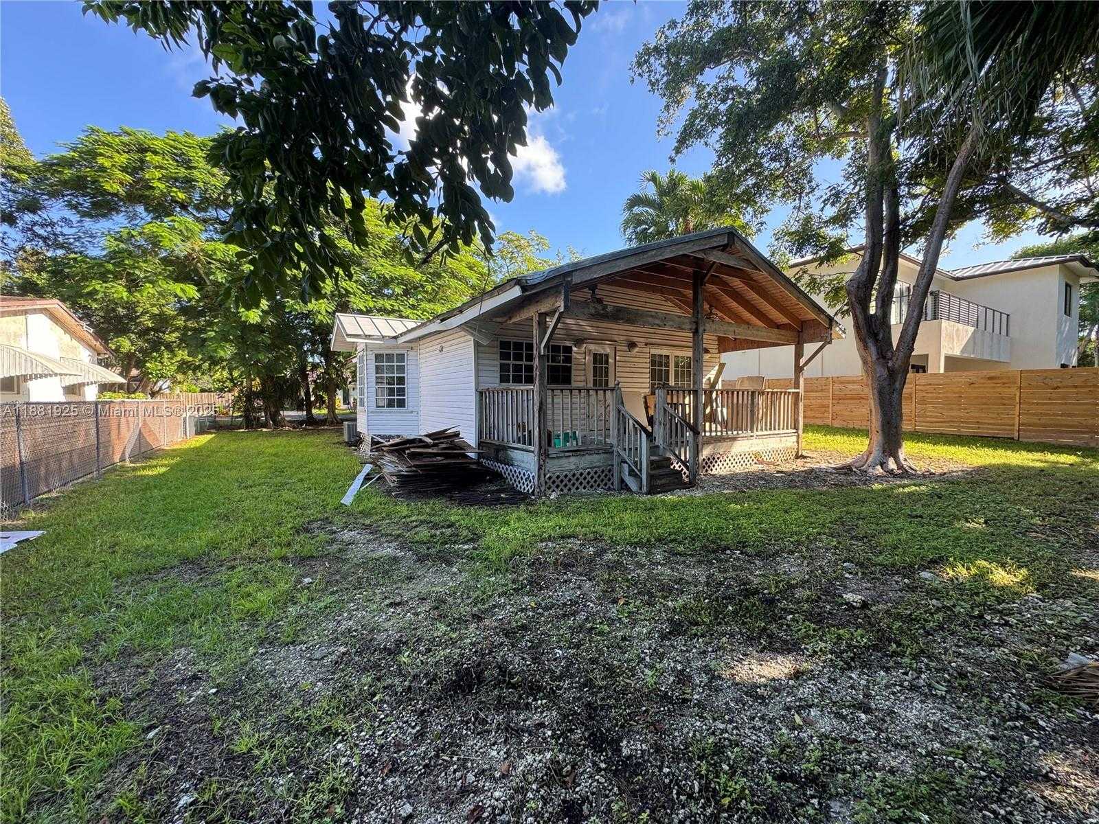 Small Image of 8920 SOUTH WEST 157TH ST, Palmetto Bay Number 3