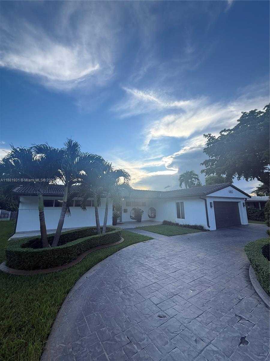 Small Image of 6860 MIAMI LAKES DR, Miami Lakes Number 1