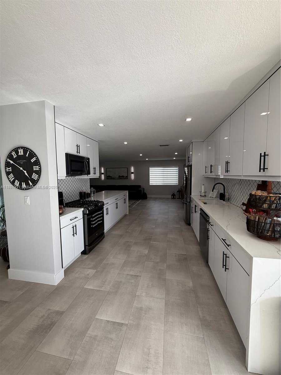 Small Image of 6860 MIAMI LAKES DR, Miami Lakes Number 12