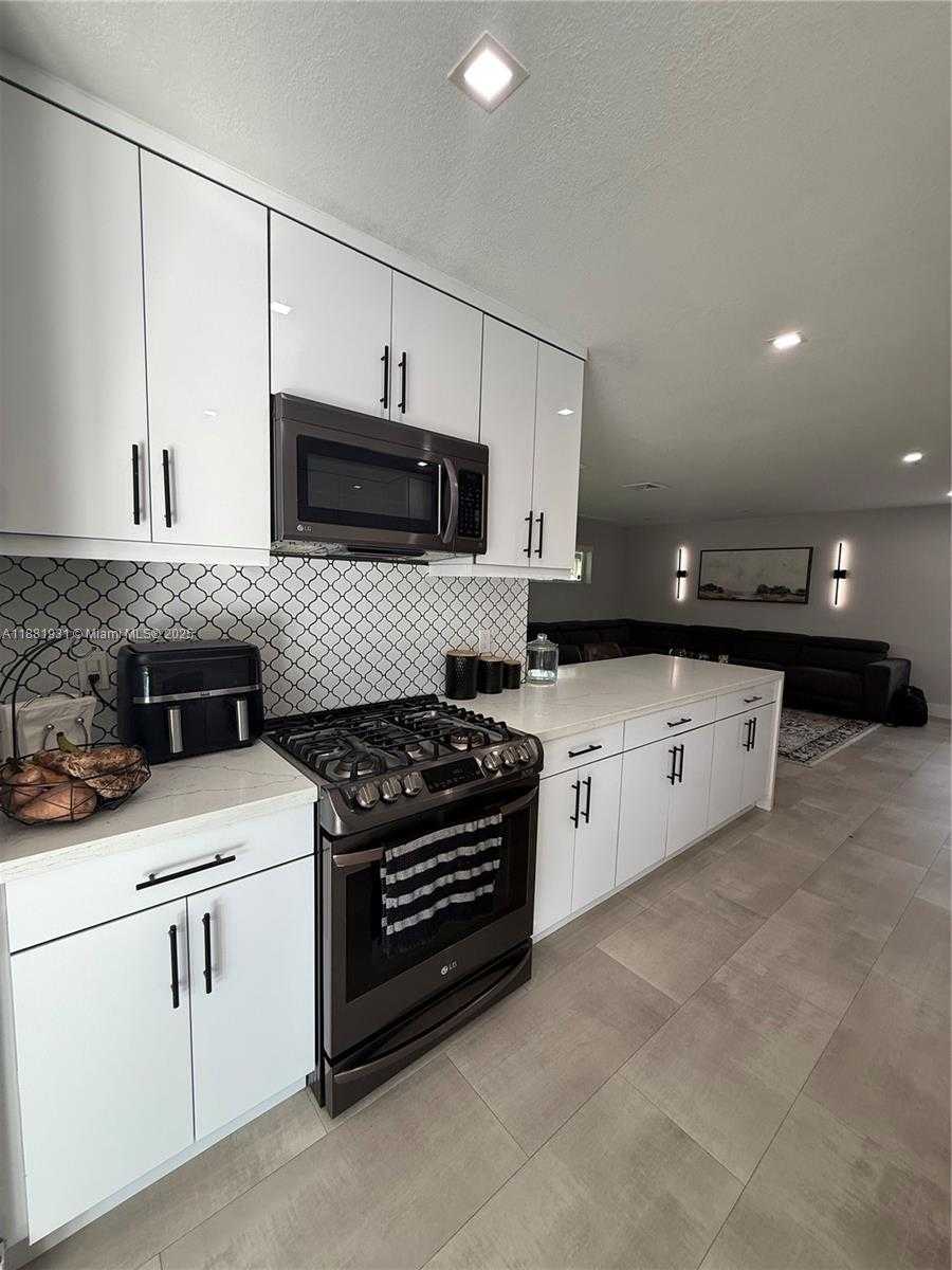 Small Image of 6860 MIAMI LAKES DR, Miami Lakes Number 13