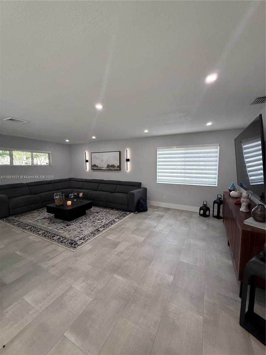 Small Image of 6860 MIAMI LAKES DR, Miami Lakes Number 17