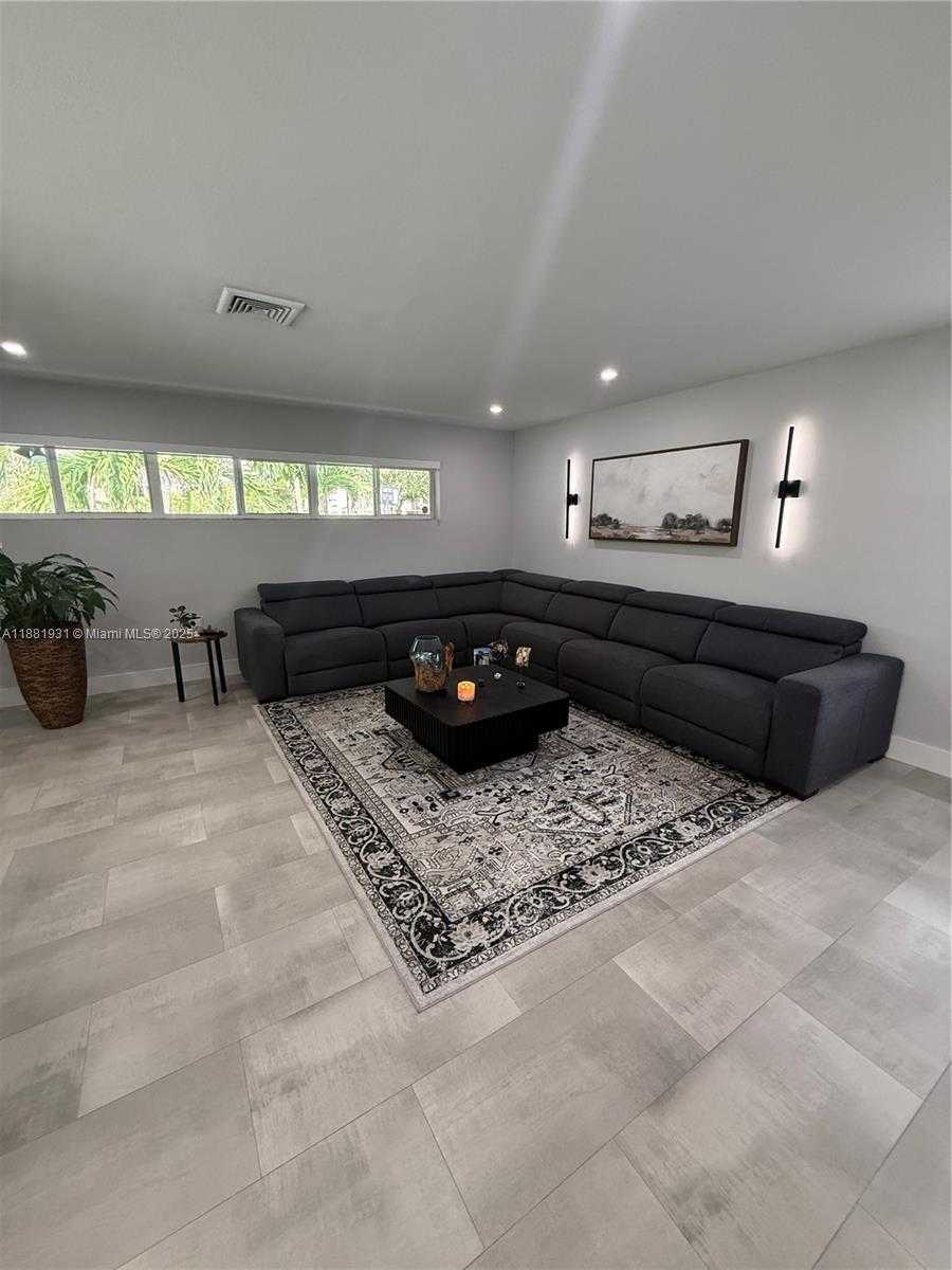 Small Image of 6860 MIAMI LAKES DR, Miami Lakes Number 18