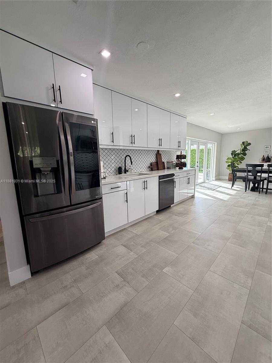 Small Image of 6860 MIAMI LAKES DR, Miami Lakes Number 19