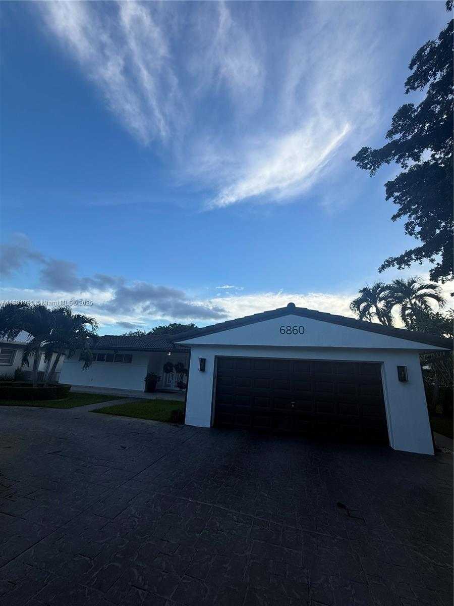 Small Image of 6860 MIAMI LAKES DR, Miami Lakes Number 2