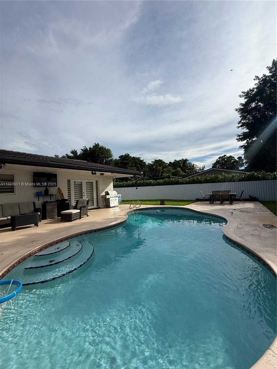 Small Image of 6860 MIAMI LAKES DR, Miami Lakes Number 24