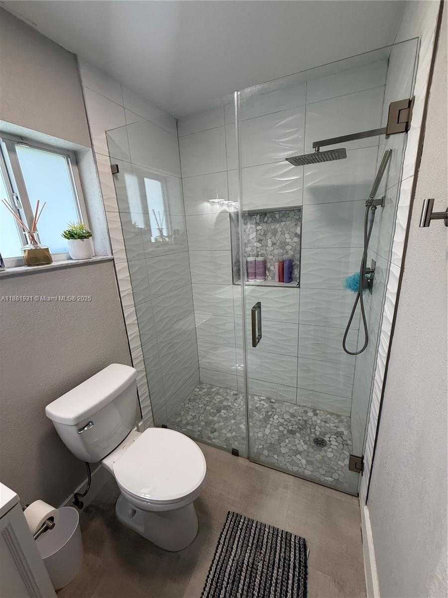 Small Image of 6860 MIAMI LAKES DR, Miami Lakes Number 28