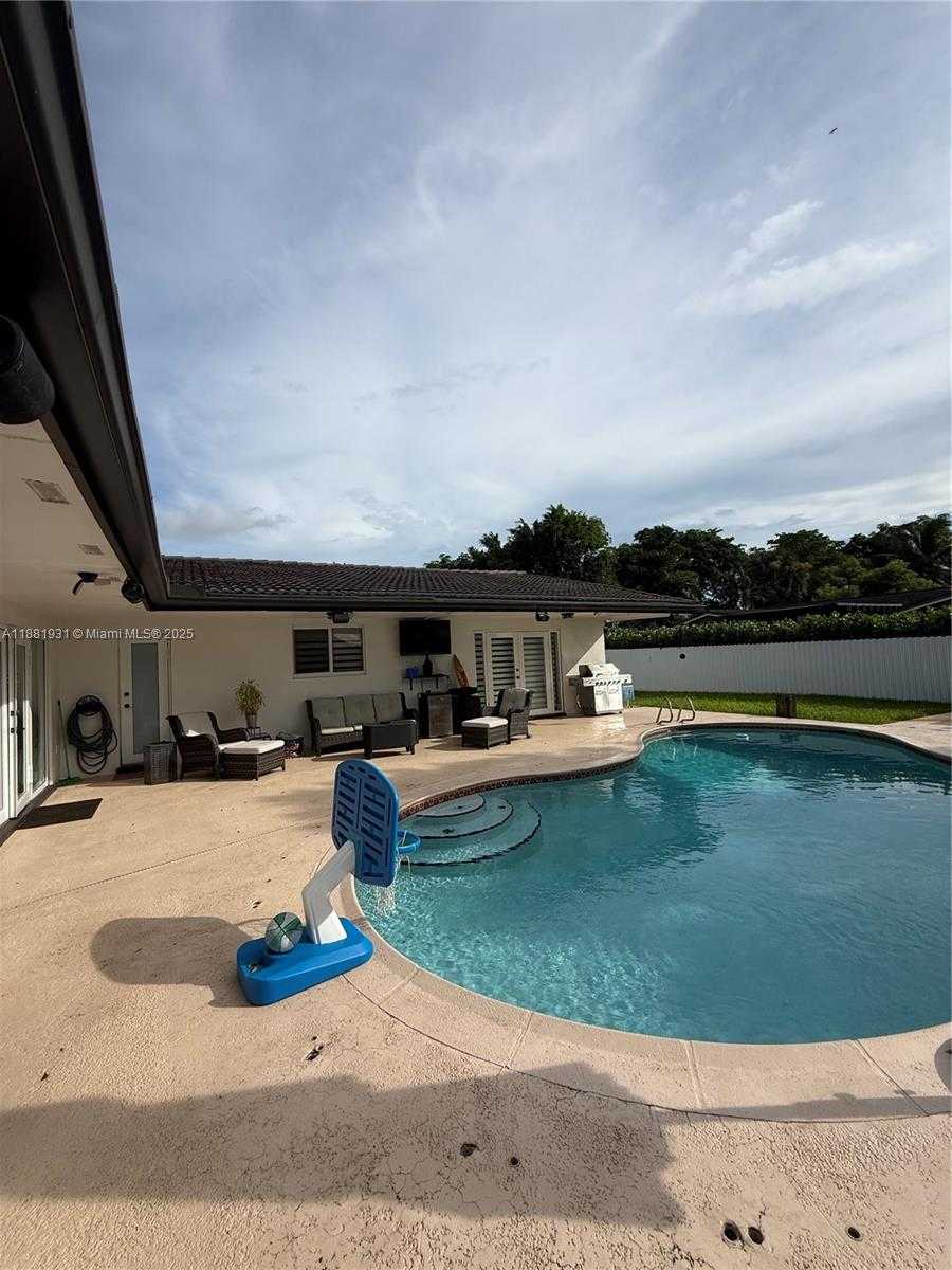 Small Image of 6860 MIAMI LAKES DR, Miami Lakes Number 8